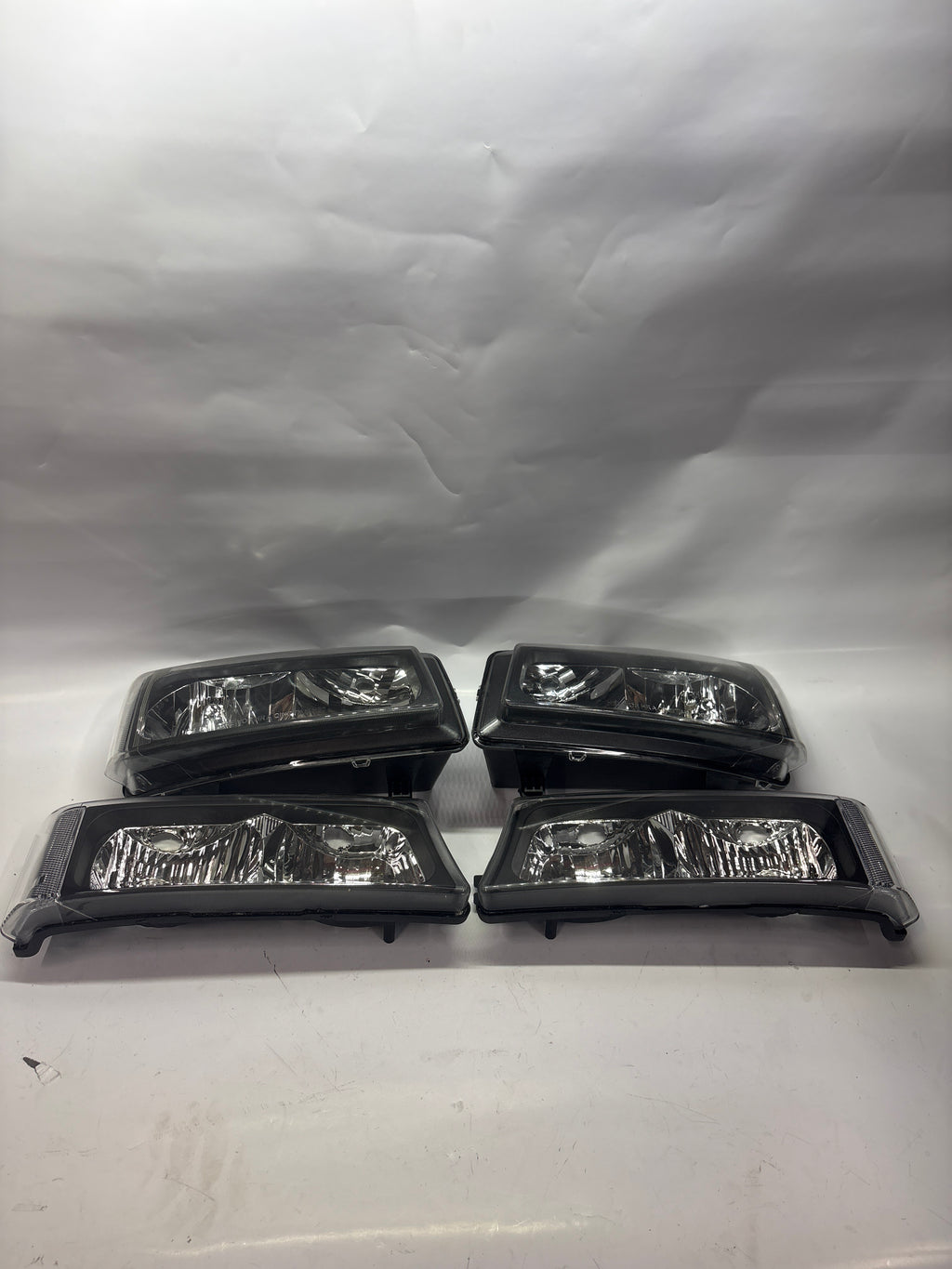 Open Box HL-OH-CS03-4P-BK-CL1 03-06 Chevy Silverado Black Clear Headlights