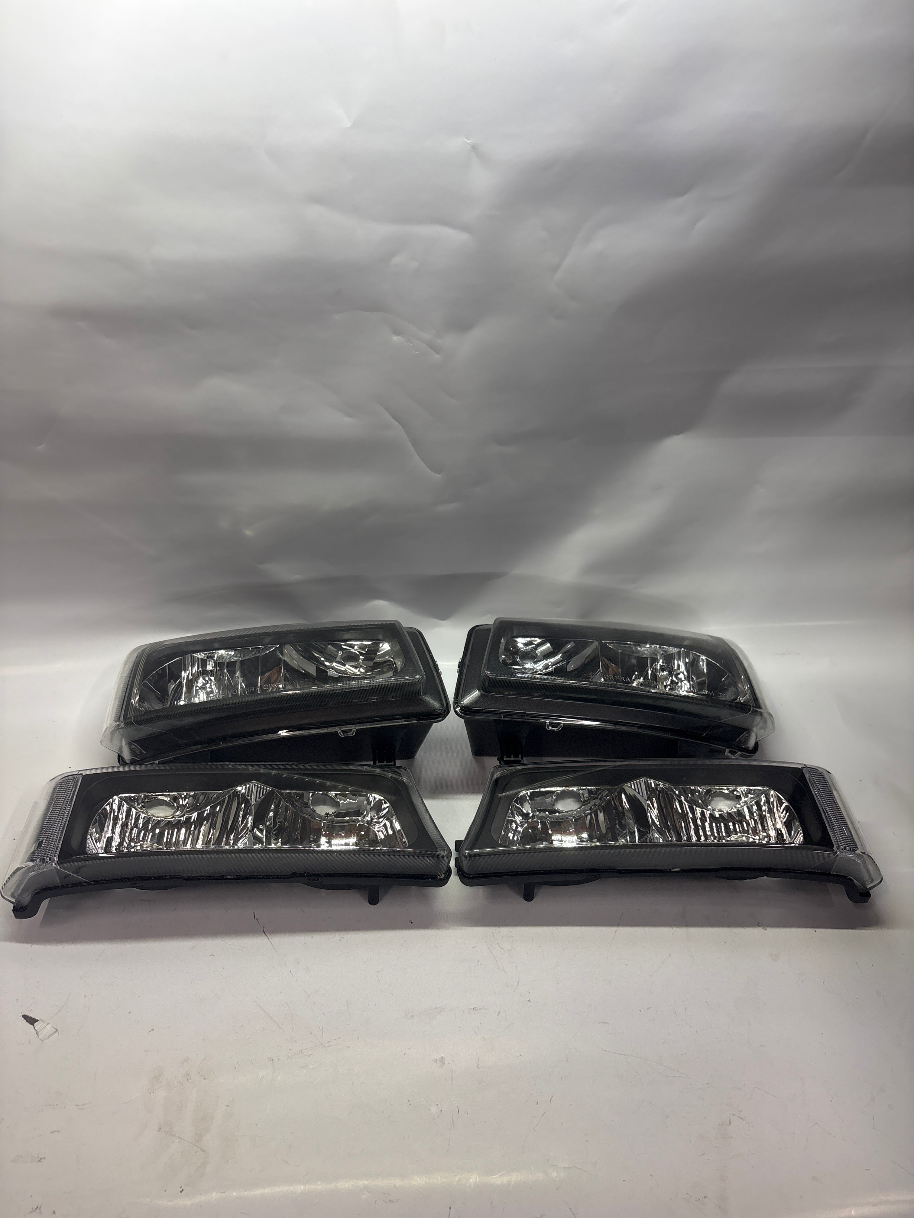 Open Box HL-OH-CS03-4P-BK-CL1 03-06 Chevy Silverado Black Clear Headlights