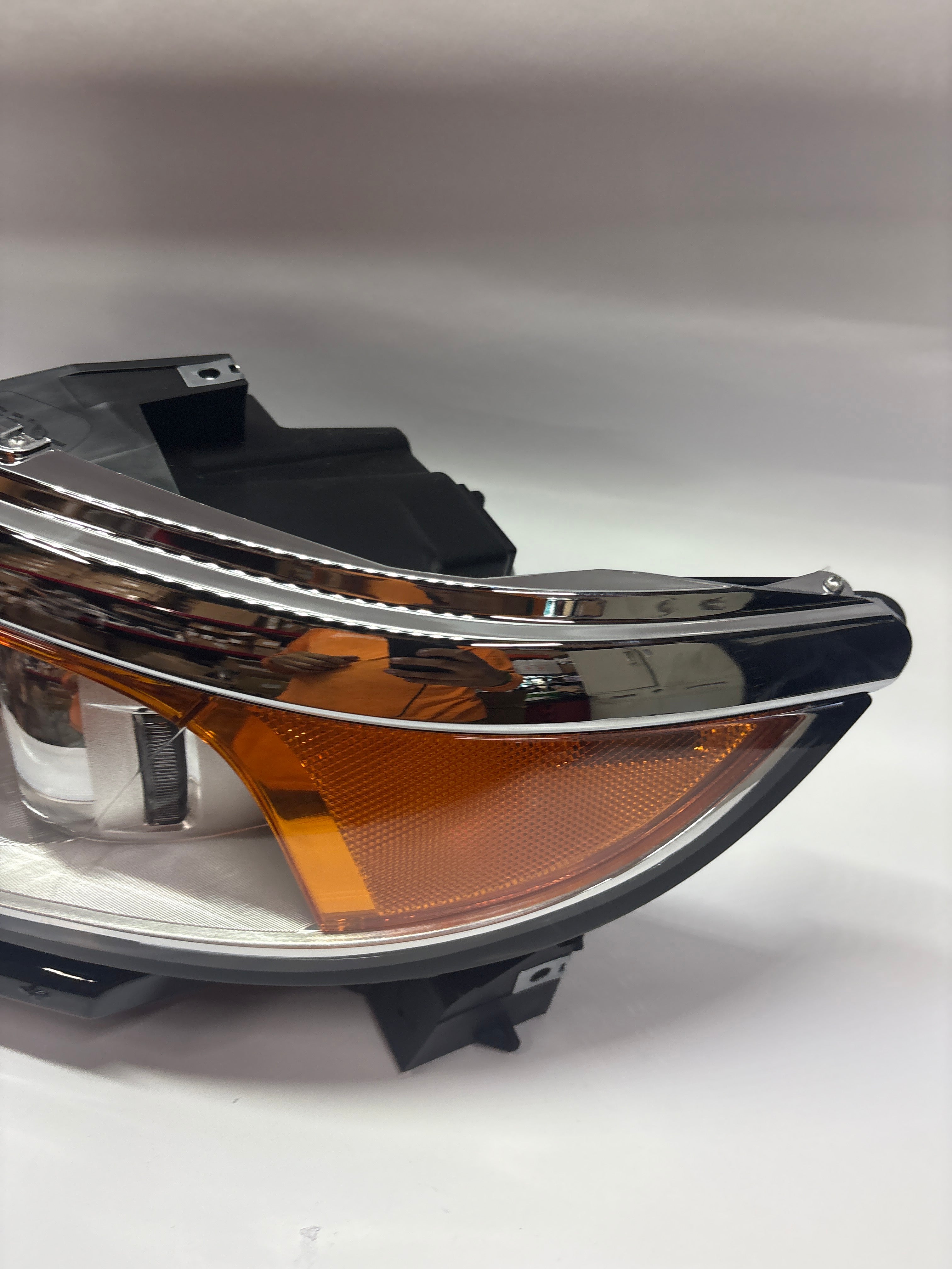 11-14 Ford Edge Driver Side Chrome Amber Headlight