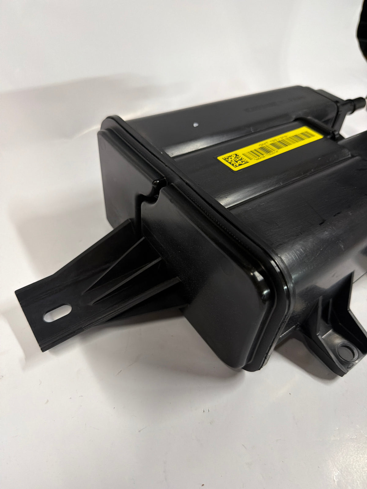 25995439 Standard Motor Products CP3300 Vapor Canister For 08-10 Saturn Vue