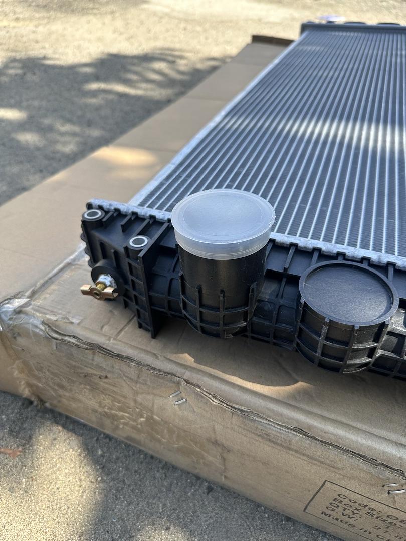 009 RADIATOR 03-07 FREIGHTLINER CENTURY CLASS COLUMBIA OEM-RA-FL-009