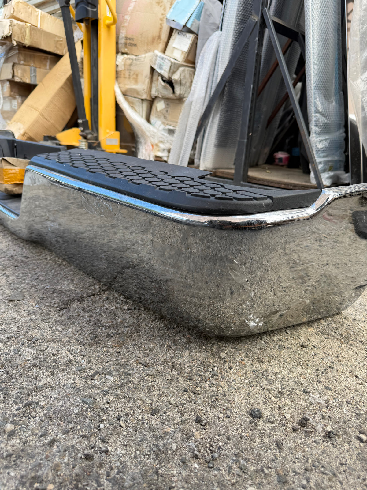 09-18 DODGE RAM 1500 CHROME REAR BUMPER NO SENSOR HOLES AS IS