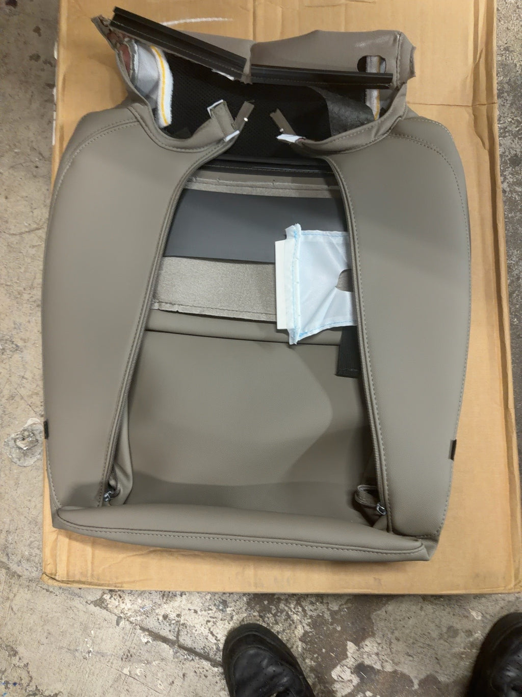 GM front seat back cover assembly 84206363 - rear view