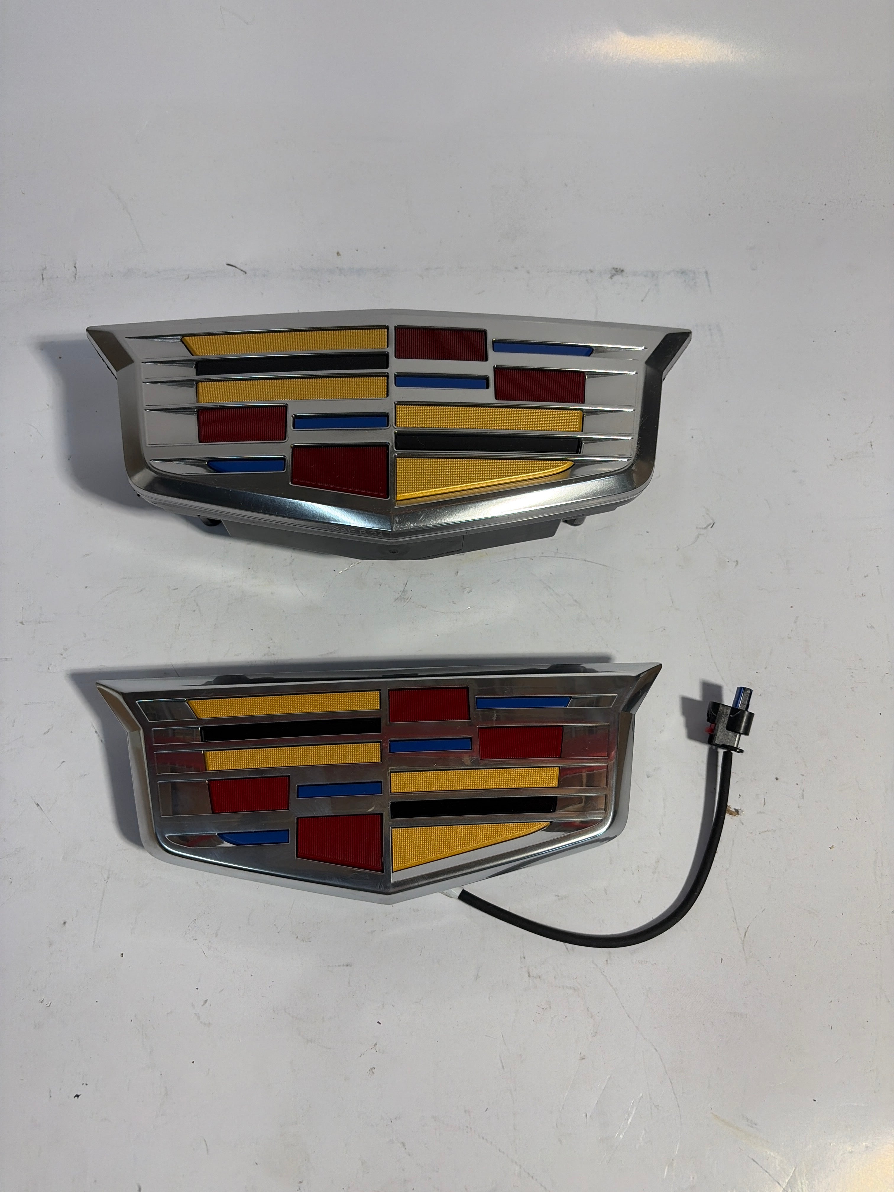 85788443 + 84380084 front LED and rear emblem for 2021-2026 Cadillac Escalade