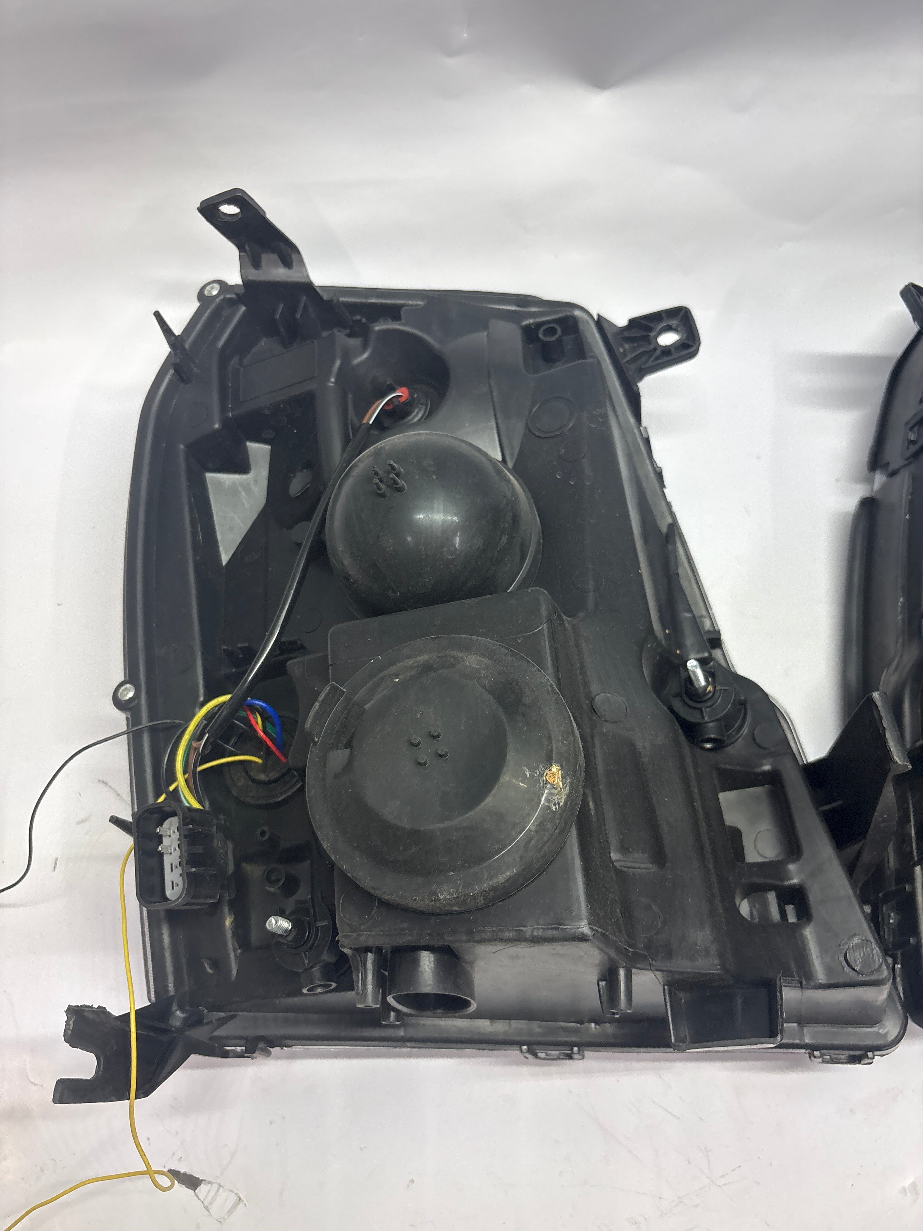 HL-LB-CE07-BK-CL1-ASIS 07-14 Cadillac Escalade Black Clear LED Headlights USED