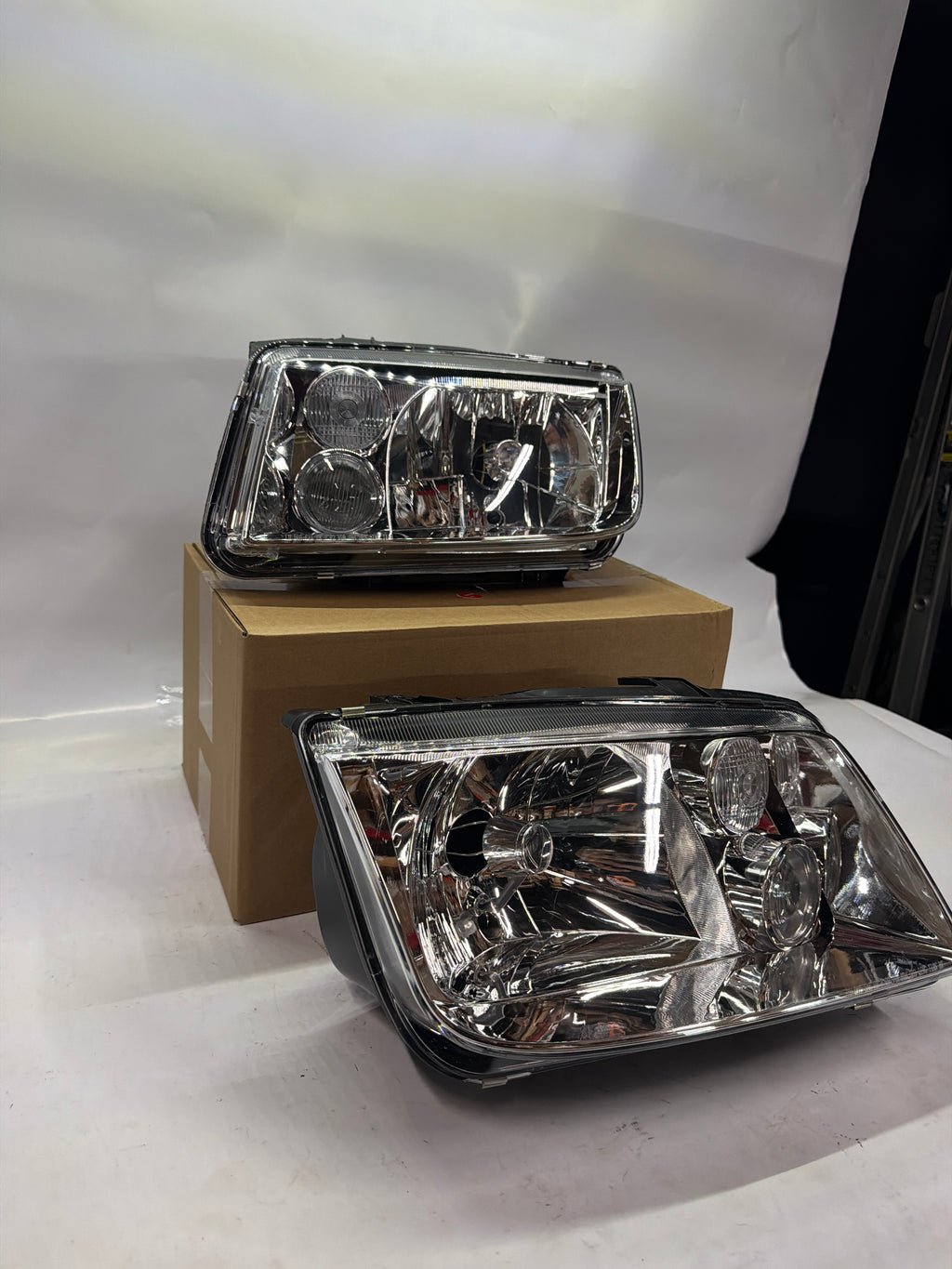 99-05 VOLKSWAGEN JETTA CHROME PAIR HEADLIGHTS