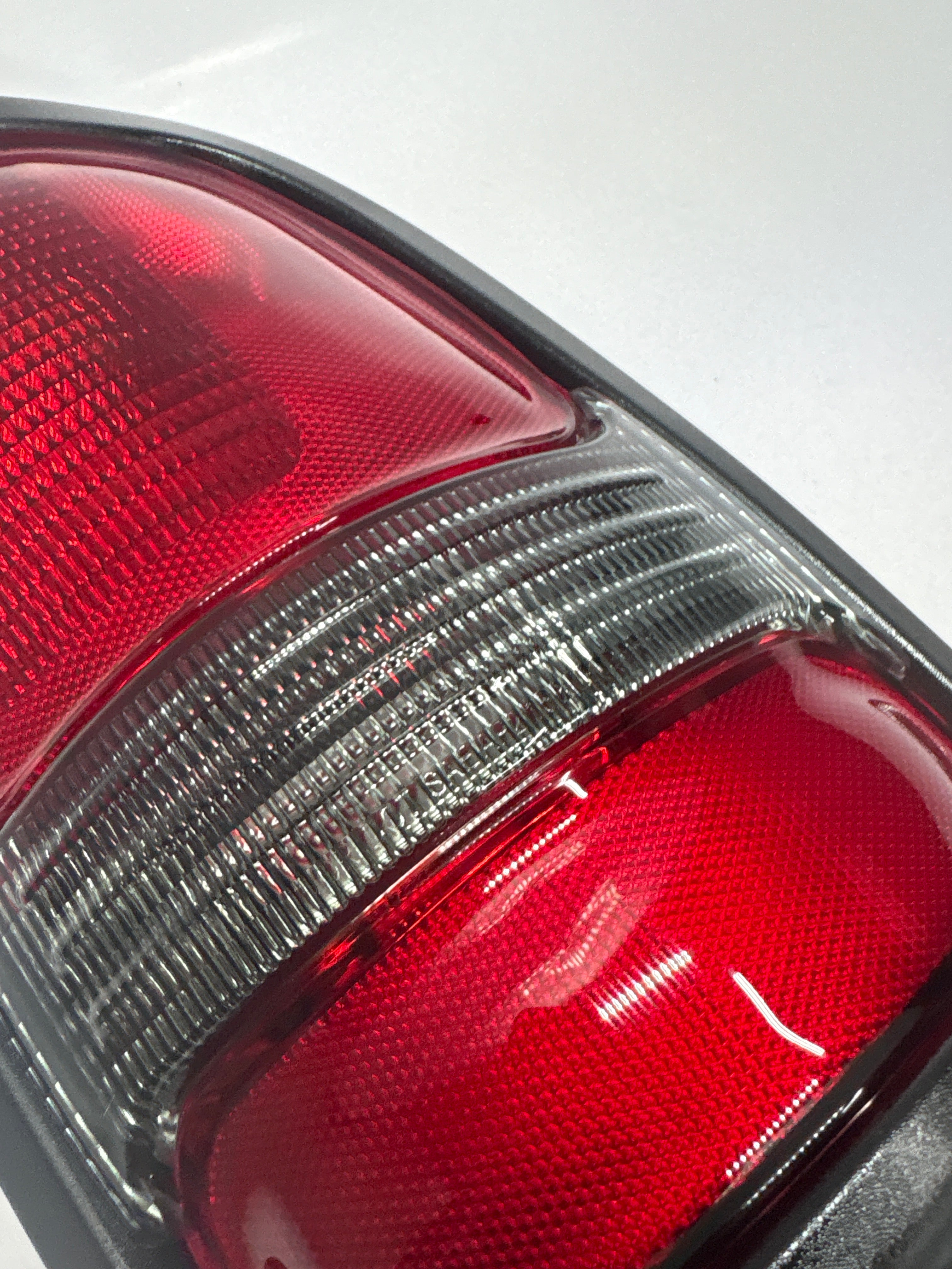 94-01 Dodge Ram 1500 94-02 Dodge Ram 2500 3500 Right Side Taillight OE Style