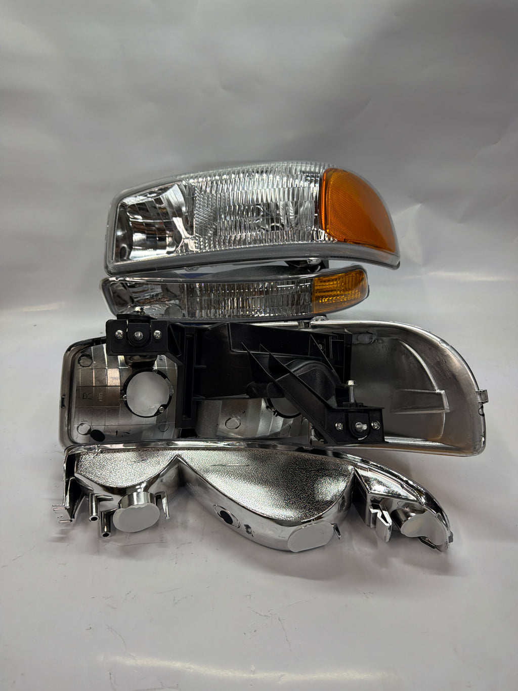 99-06 GMC SIERRA CHROME HOUSING WITH AMBER REFLECTOR HEADLIGHTS OE STYLE
