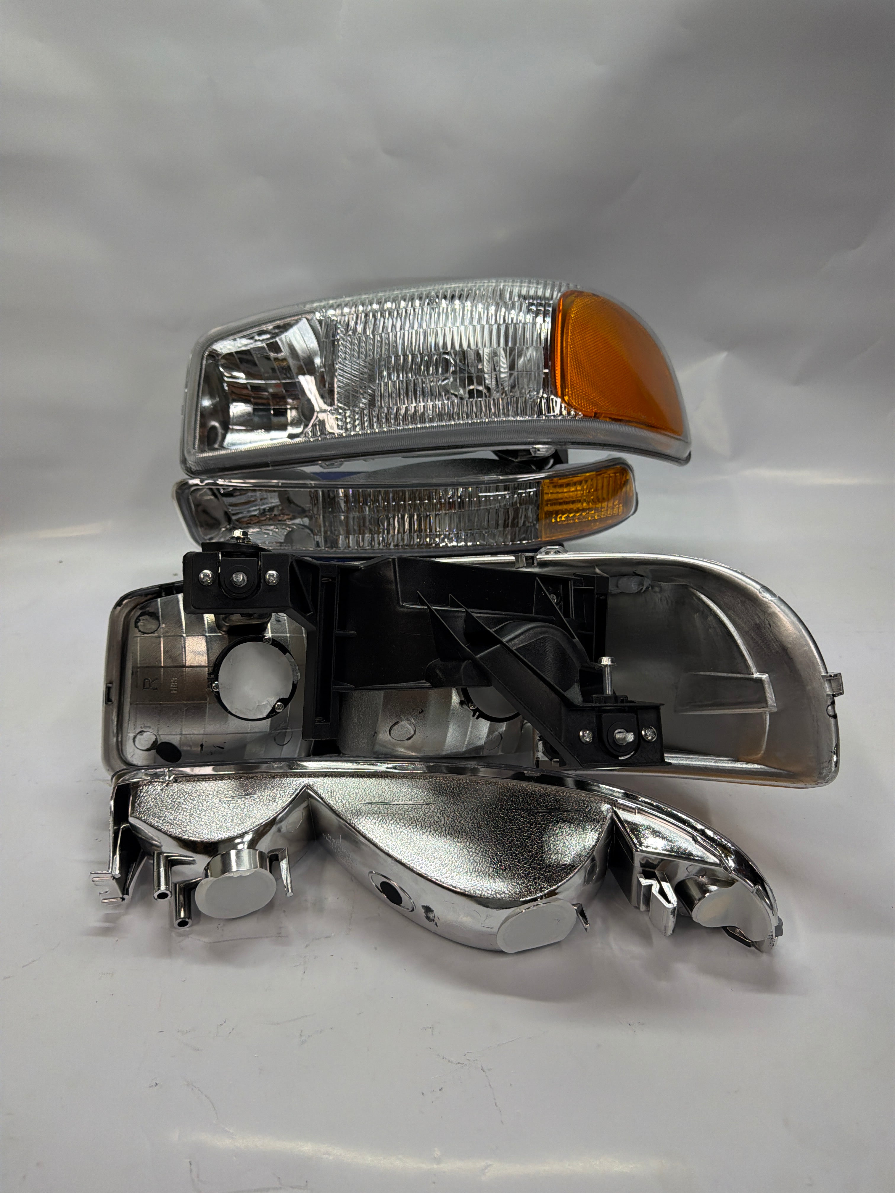 99-06 GMC SIERRA CHROME HOUSING WITH AMBER REFLECTOR HEADLIGHTS OE STYLE