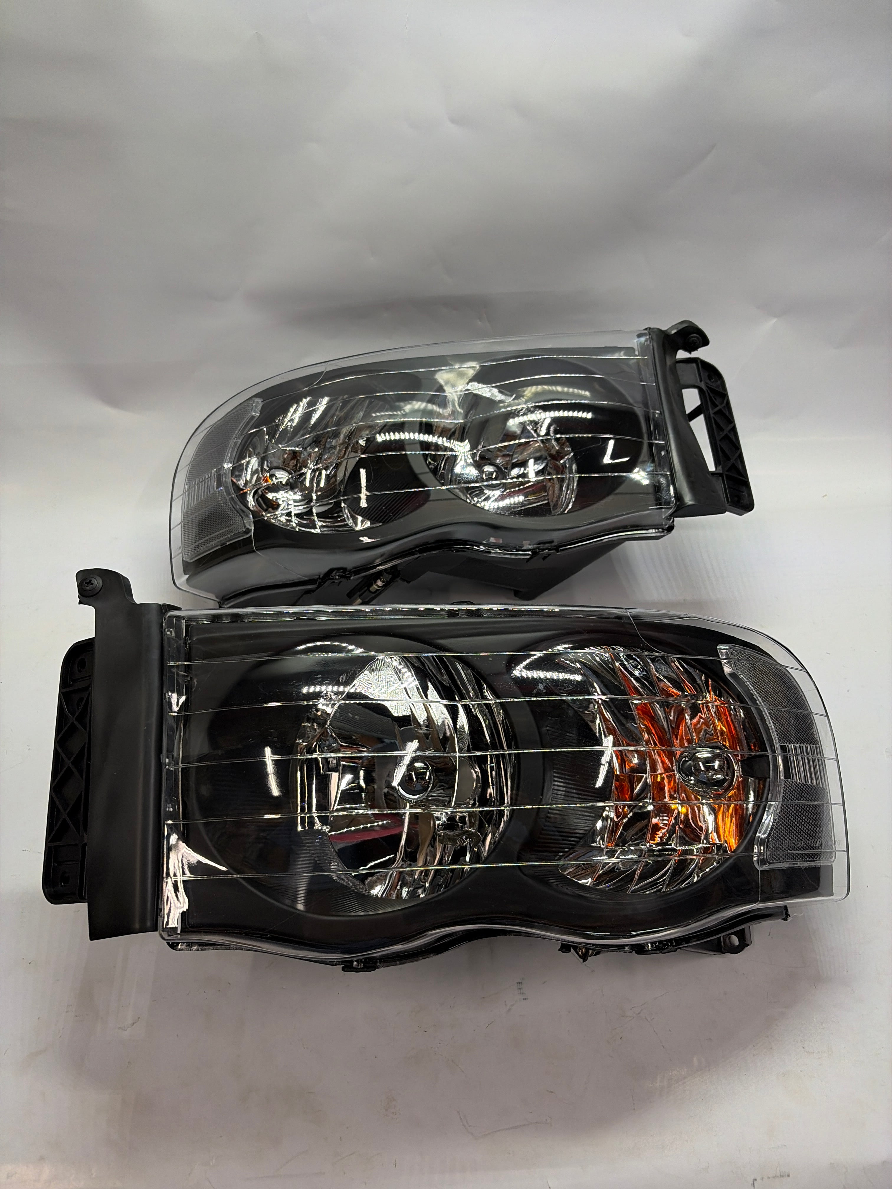 02-05 DODGE RAM 1500 black housing pair of headlights