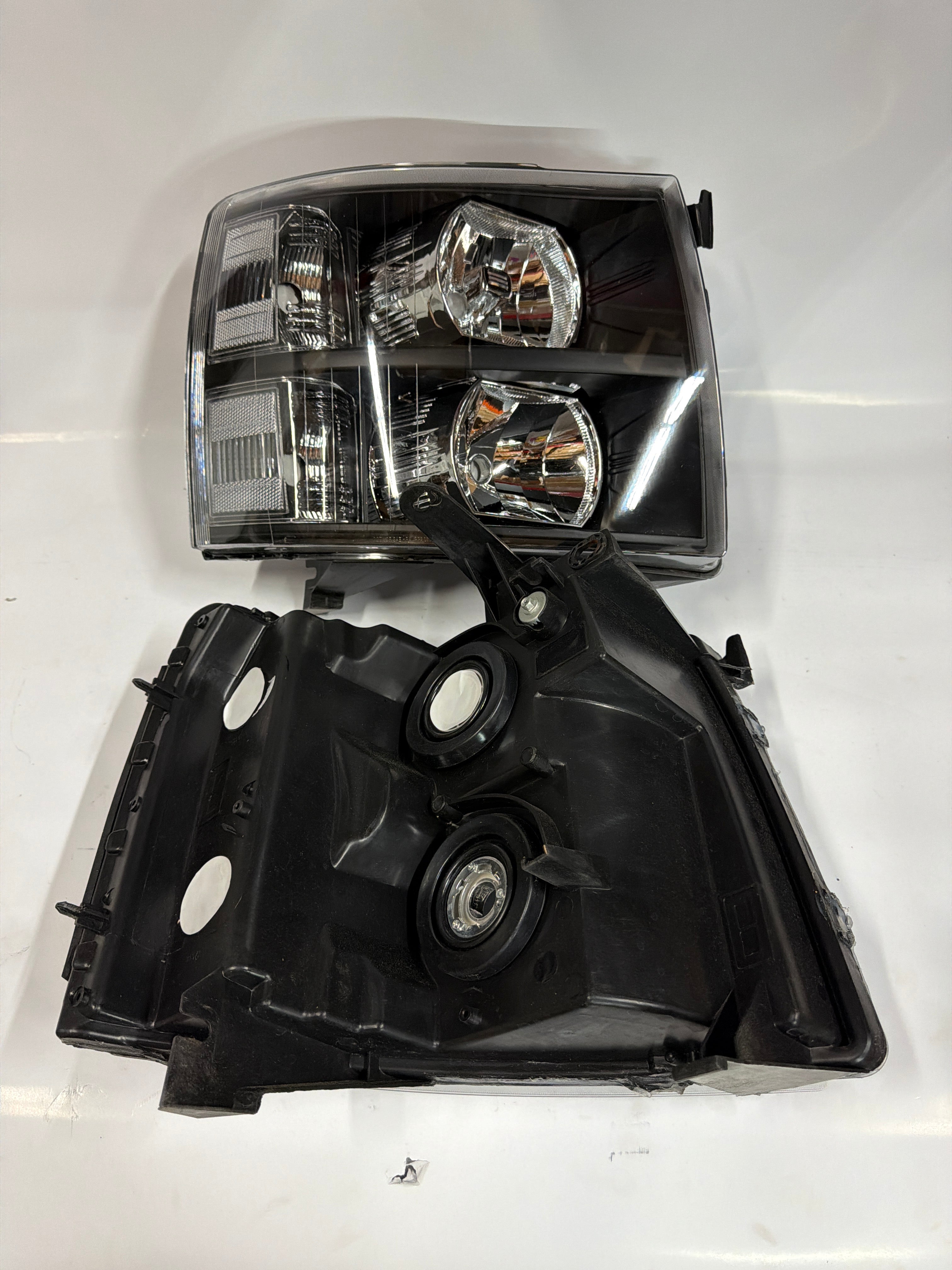 NEW !! 07-13 CHEVY SILVERADO BLACK HOUSING AND CLEAR