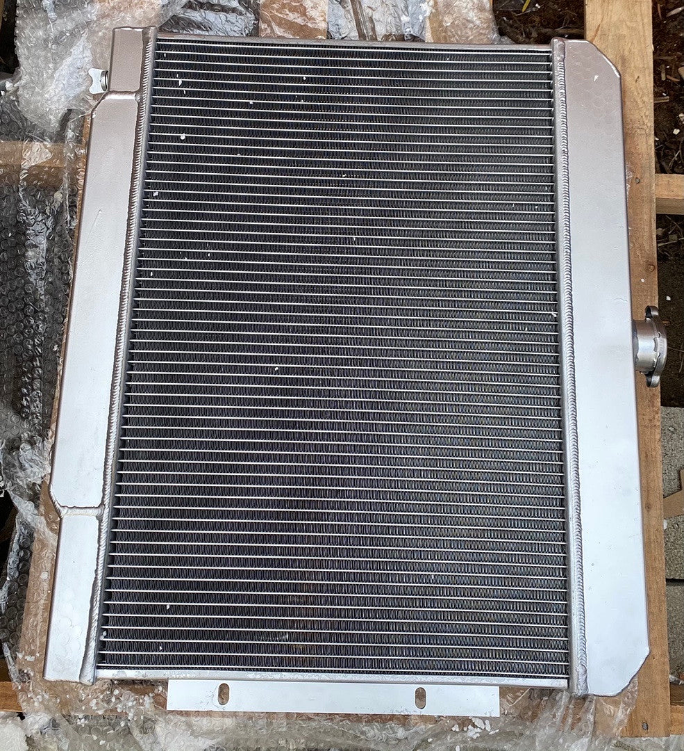 72-78 JEEP CJ5 76-86 JEEP CJ7 3.8L 4.2L 5.0L 73-75 JEEP CJ6 ALL MODELS 3-ROW CORE FULL ALUMINUM RADIATOR RA-JEEP73-3
