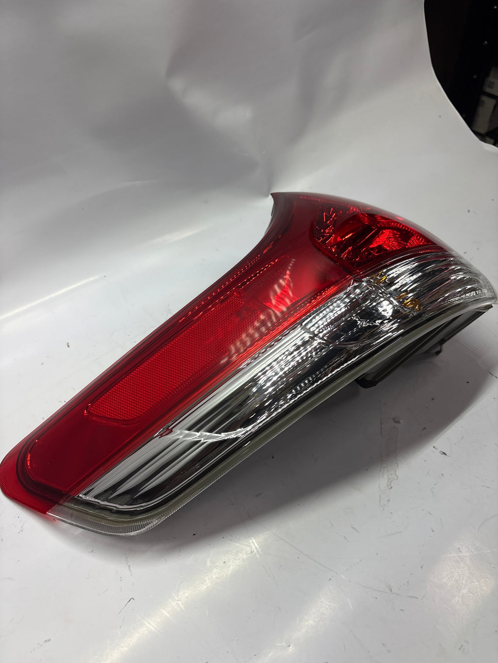 OEM-TL-037-L Factory Style Tail Light (Left) 11-14 Toyota Sienna