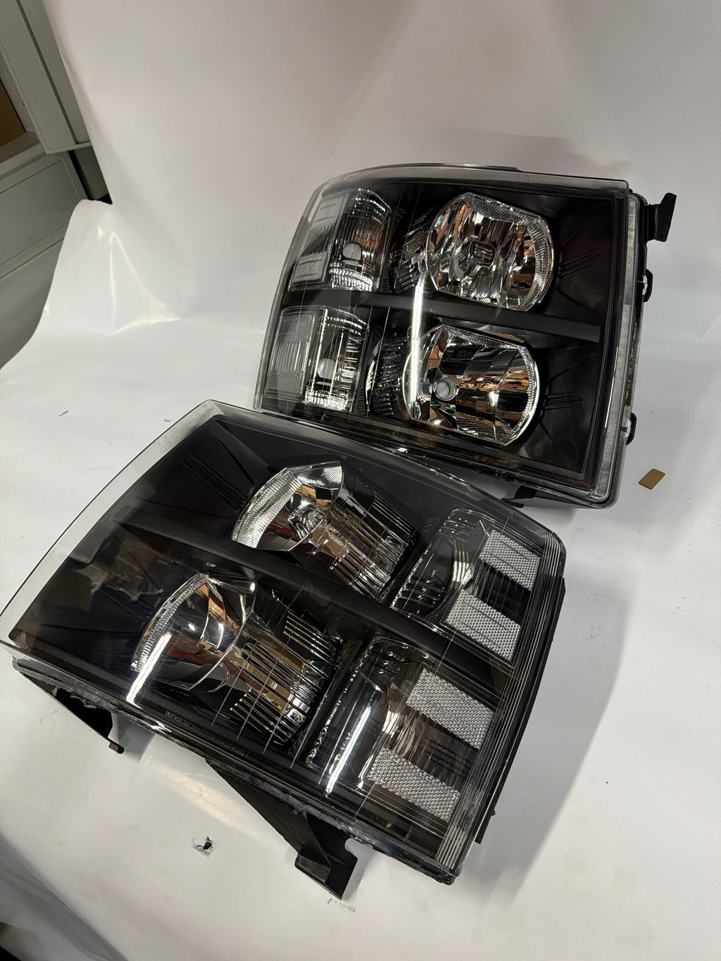 NEW !! 07-13 CHEVY SILVERADO BLACK HOUSING AND CLEAR