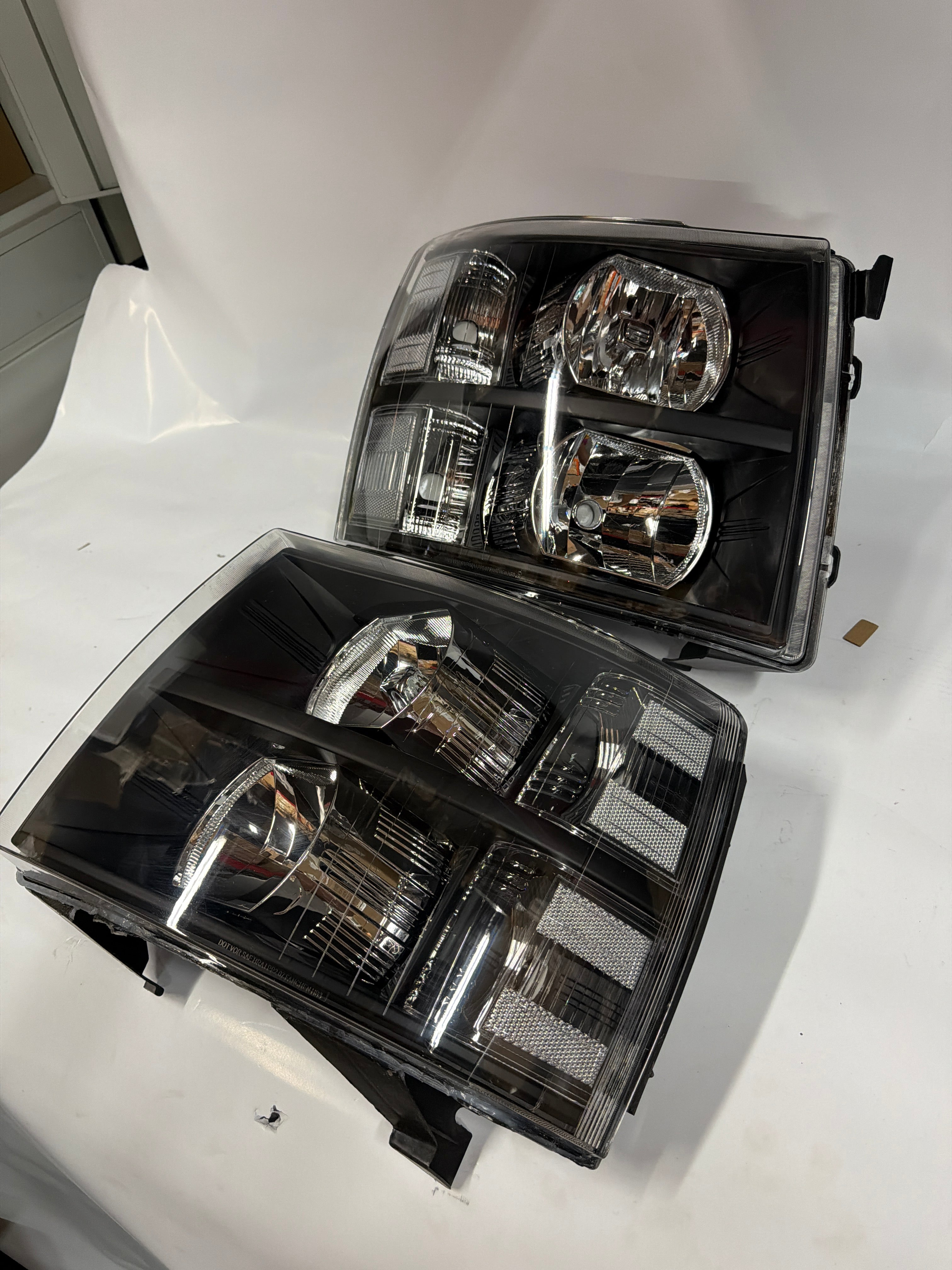 NEW !! 07-13 CHEVY SILVERADO BLACK HOUSING AND CLEAR