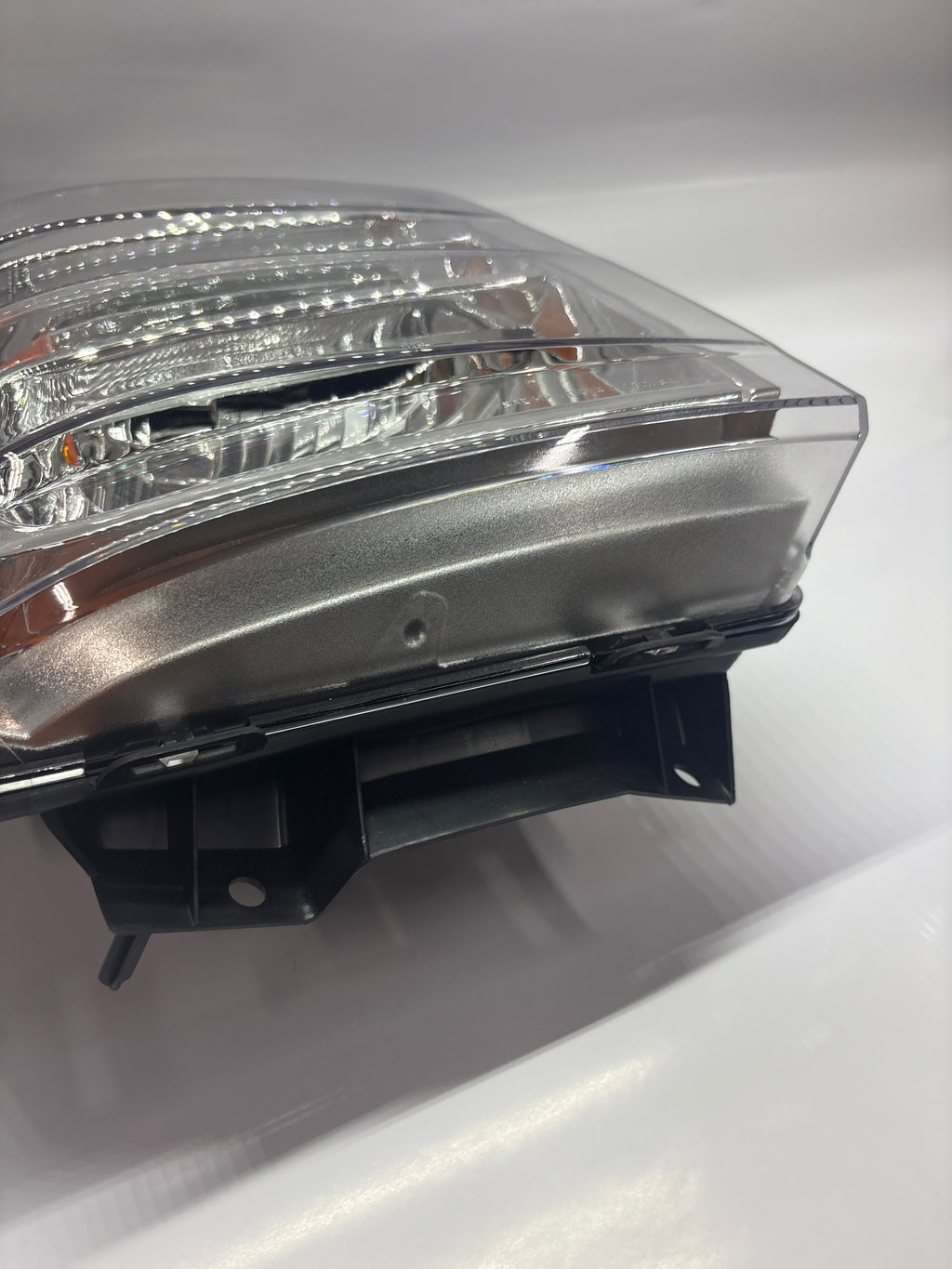 08-26 Ford E-150 E-250 E-350 Van Super Duty Passenger Side Chrome Amber Headlight