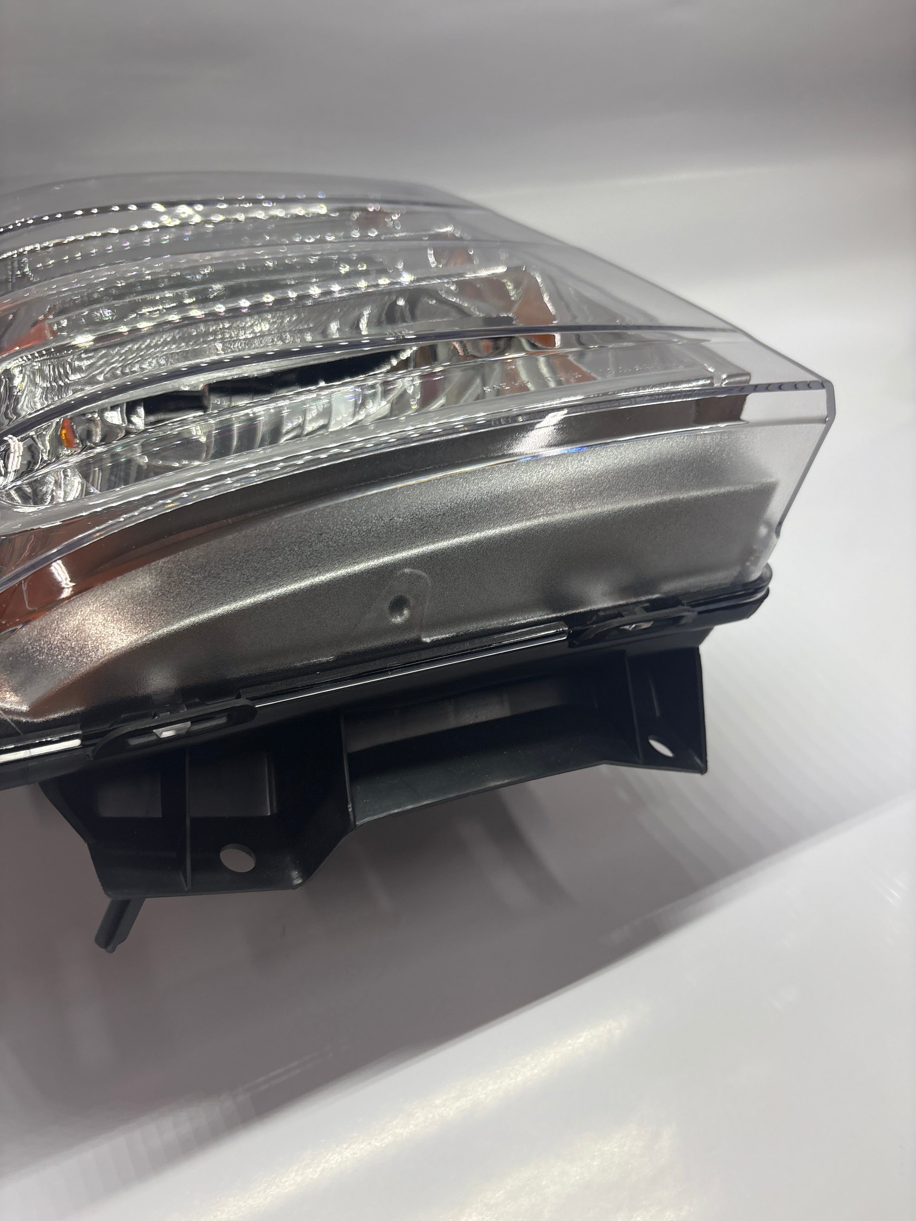 08-26 Ford E-150 E-250 E-350 Van Super Duty Passenger Side Chrome Amber Headlight