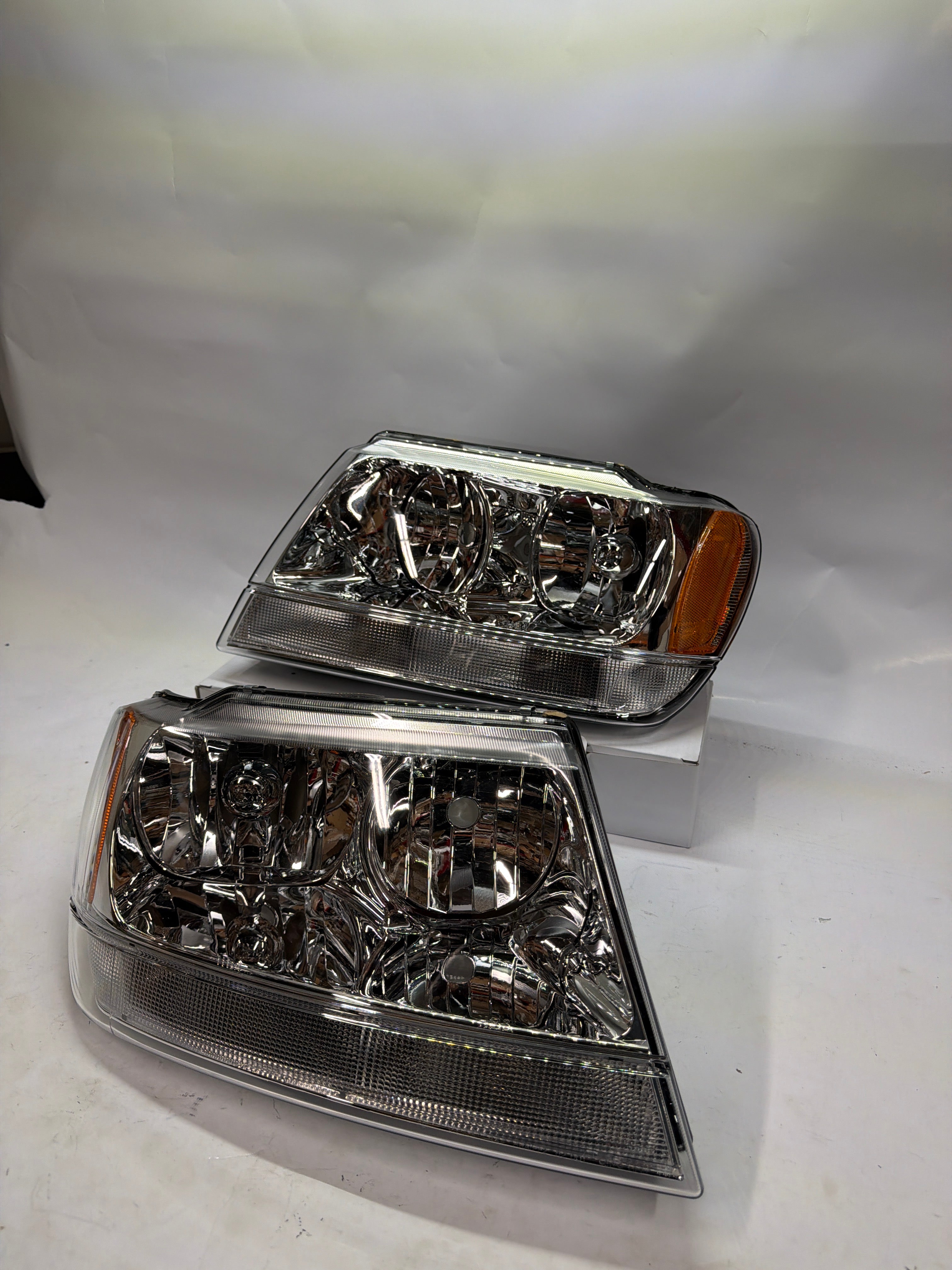 99-04 JEEP GRAND CHEROKEE CHROME HOUSING AMBER CORNER HEADLIGHTS