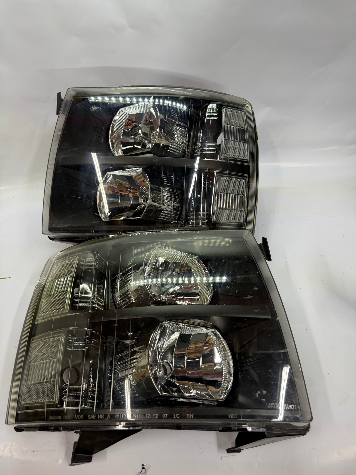 AS IS 07-13 CHEVY SILVERADO BLACK CLEAR HEADLIGHTS