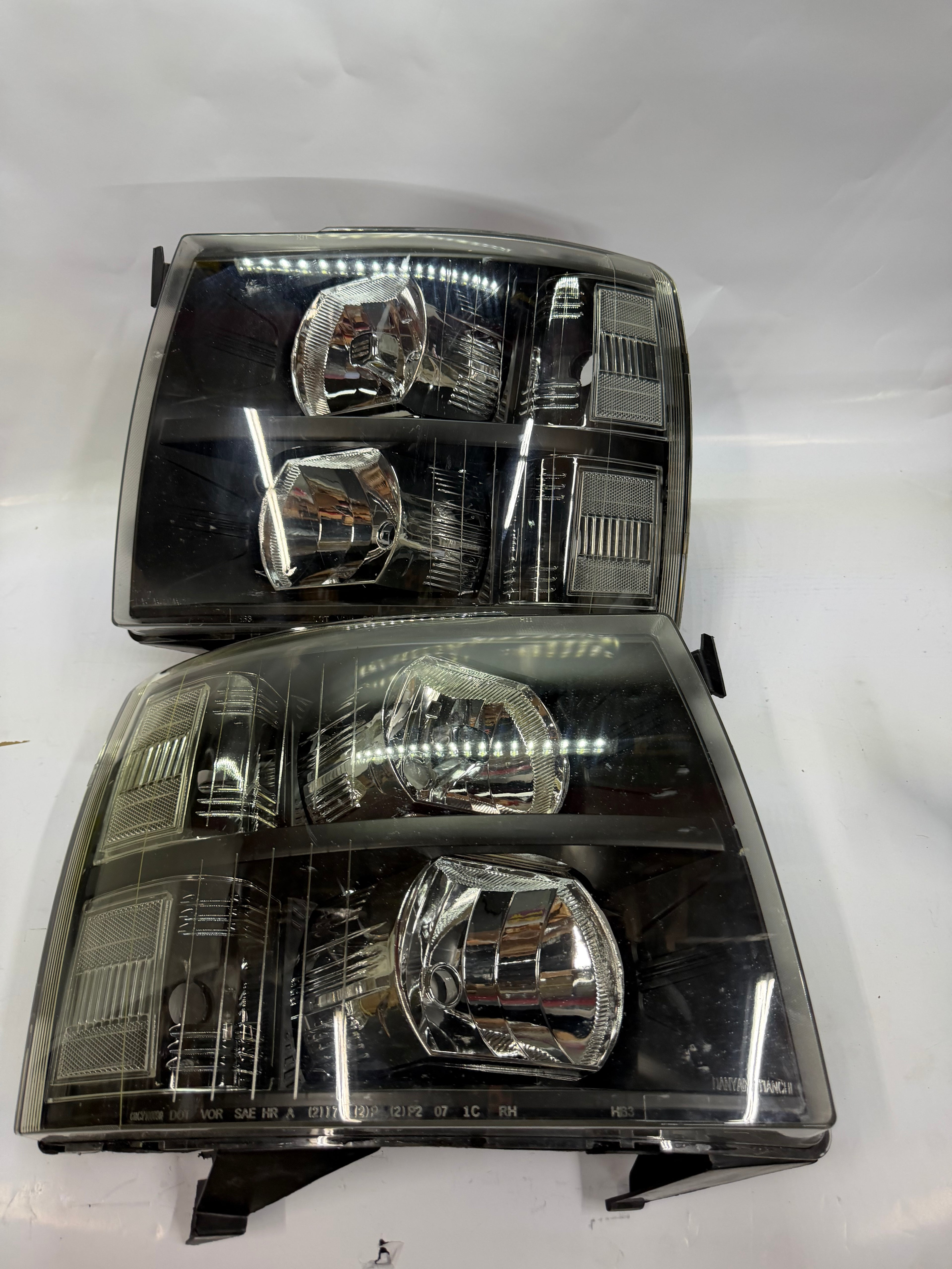 AS IS 07-13 CHEVY SILVERADO BLACK CLEAR HEADLIGHTS