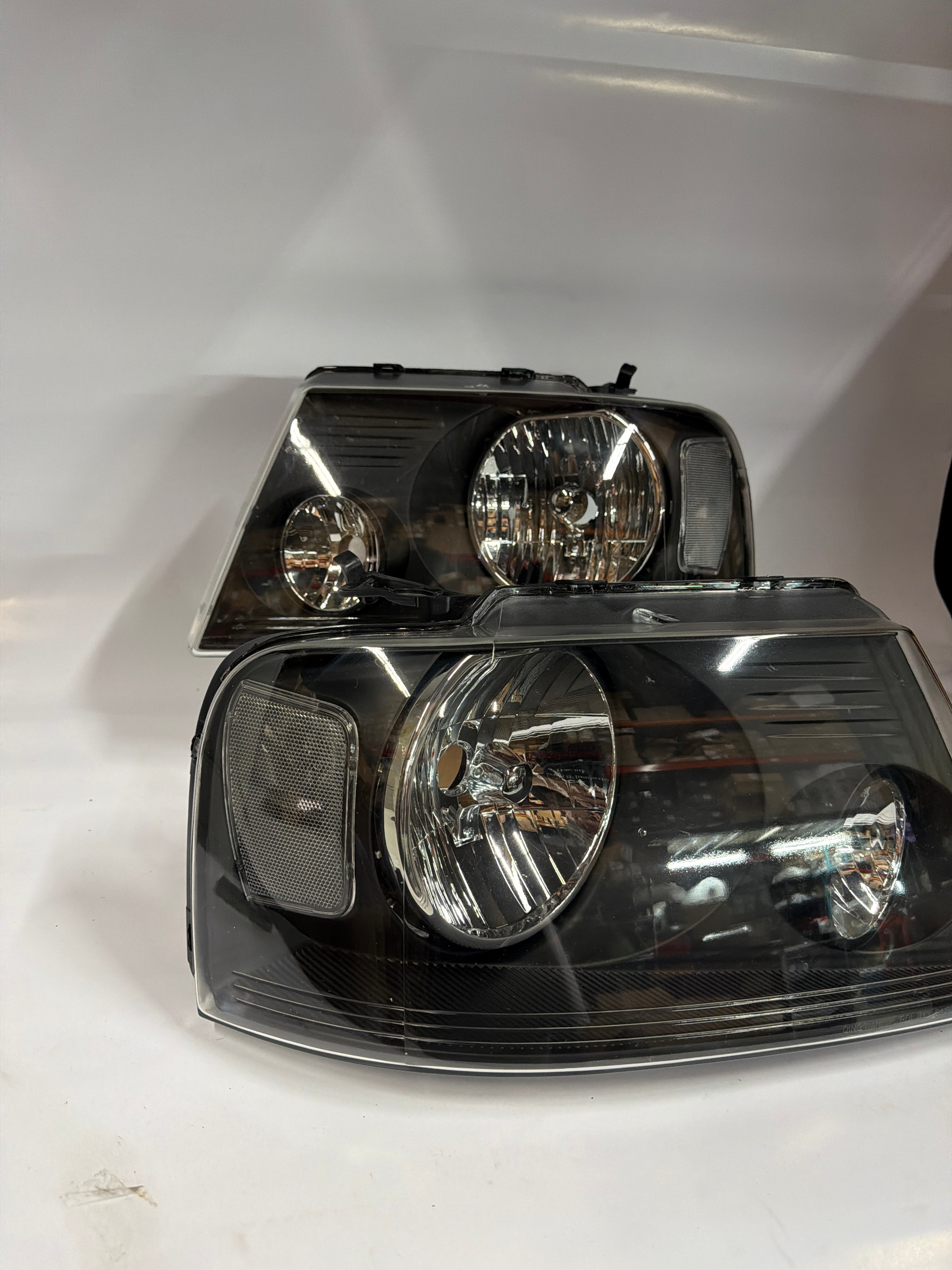 OPEN BOX 04-08 FORD F-150 BLACK HOUSING HEADLIGHTS
