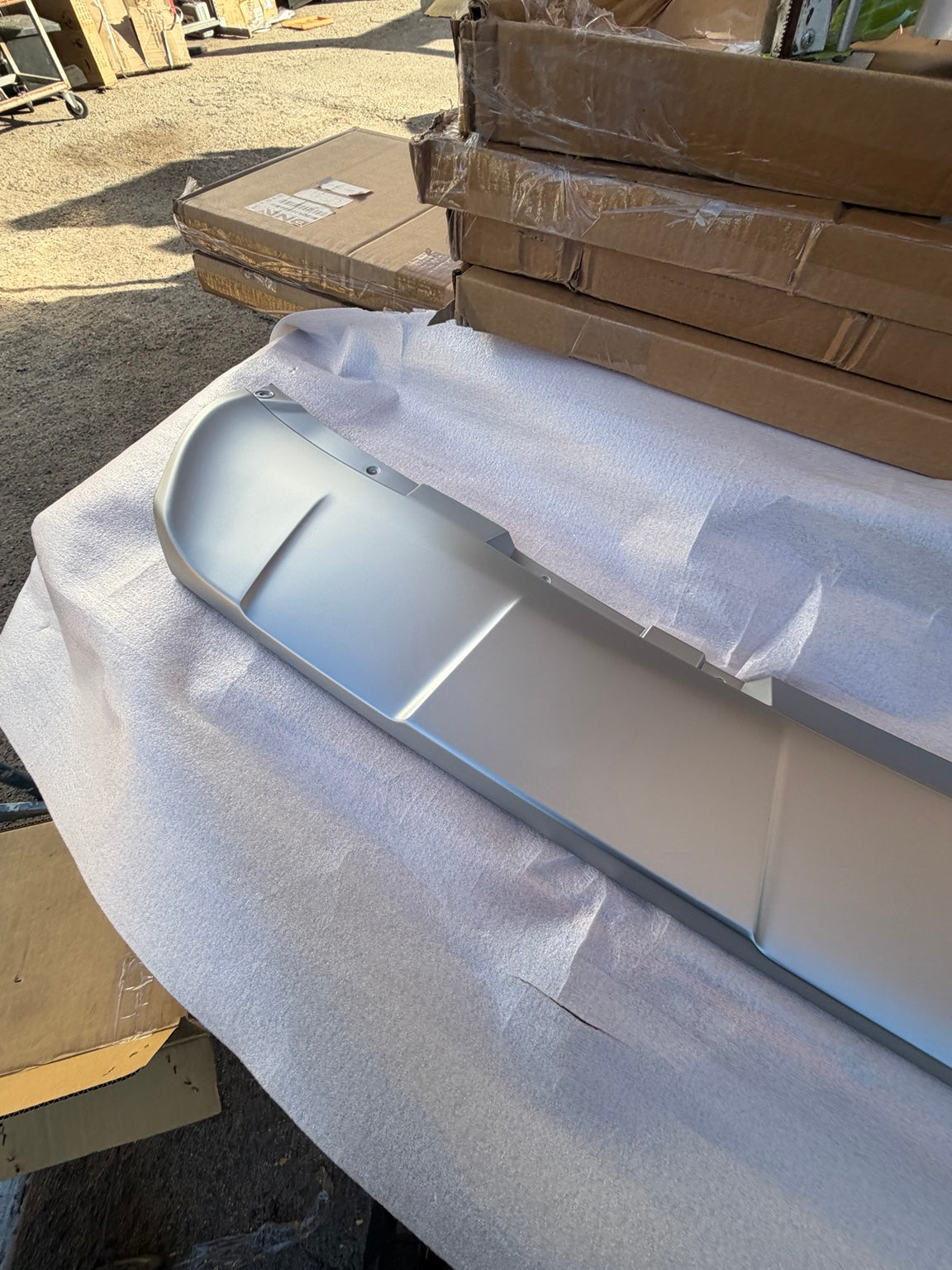 BM04235MA BMW X7 silver front lower valance - front left detail