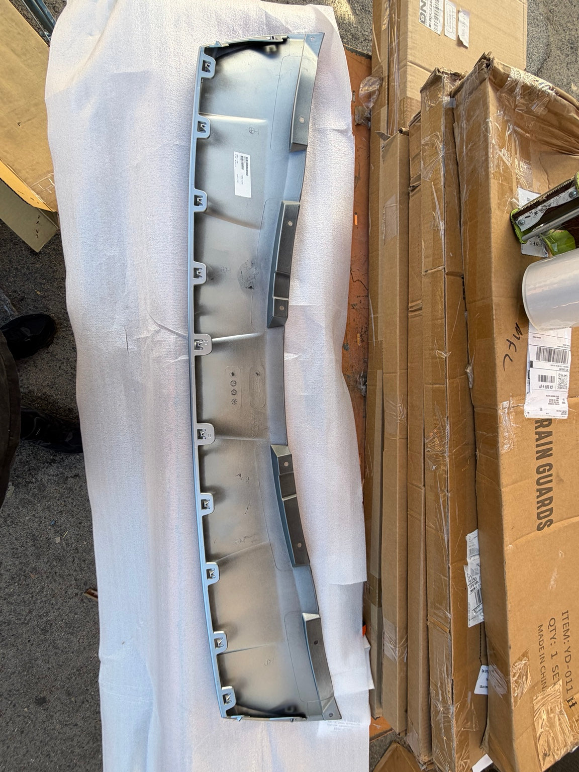 BM04235MA BMW X7 silver front lower valance - rear full view