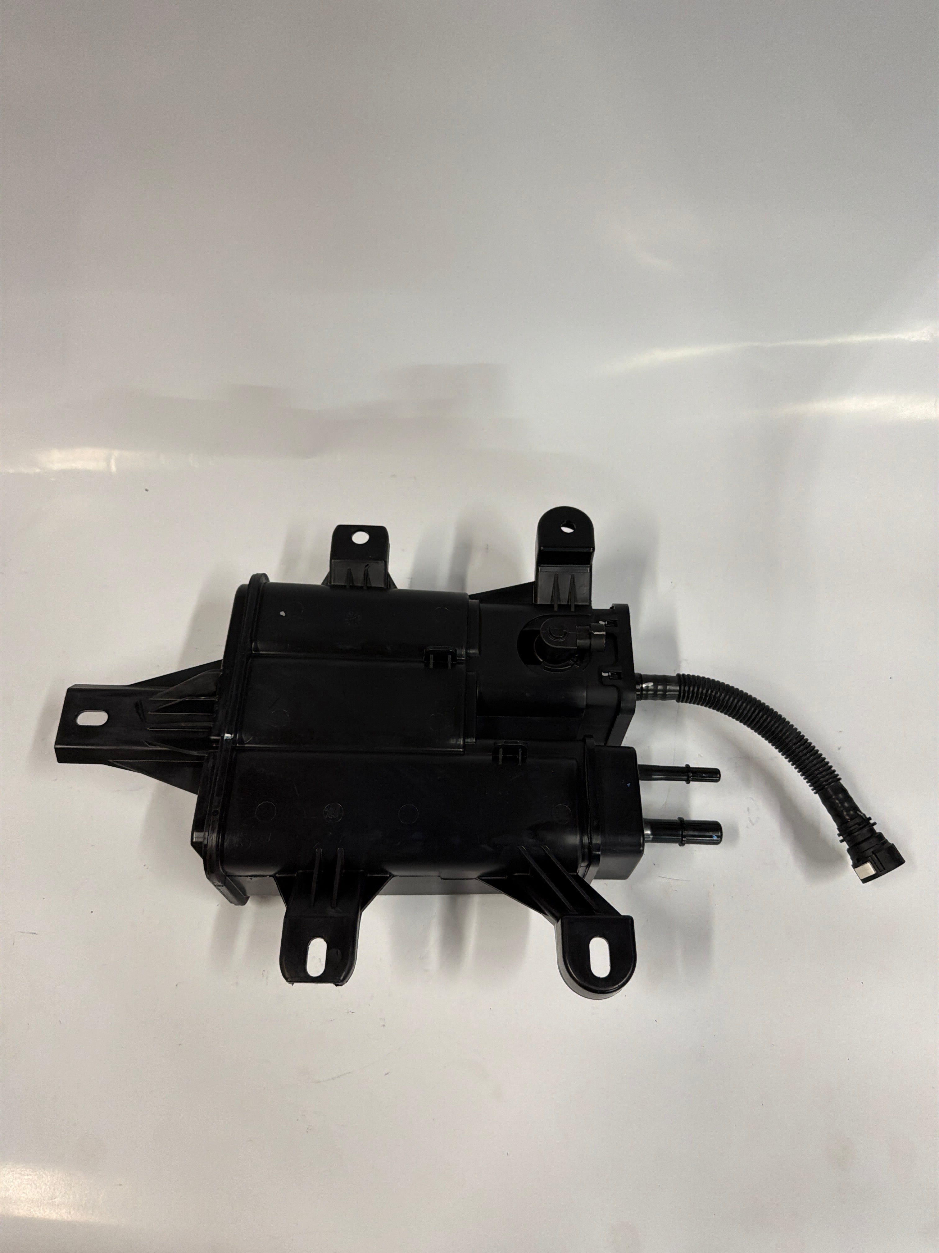 25995439 Standard Motor Products CP3300 Vapor Canister For 08-10 Saturn Vue