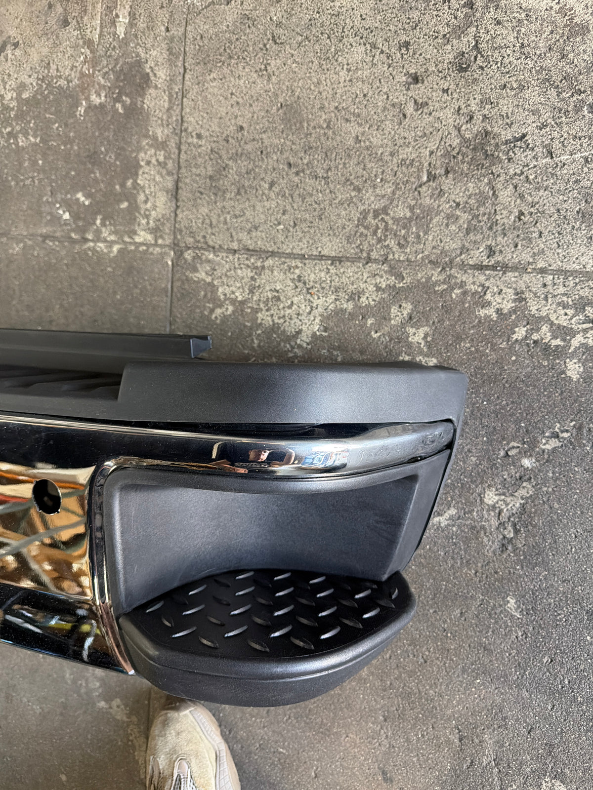 15-18 CHEVY SILVERADO / GMC SIERRA 2500HD 3500HD CHROME REAR BUMPER STEP