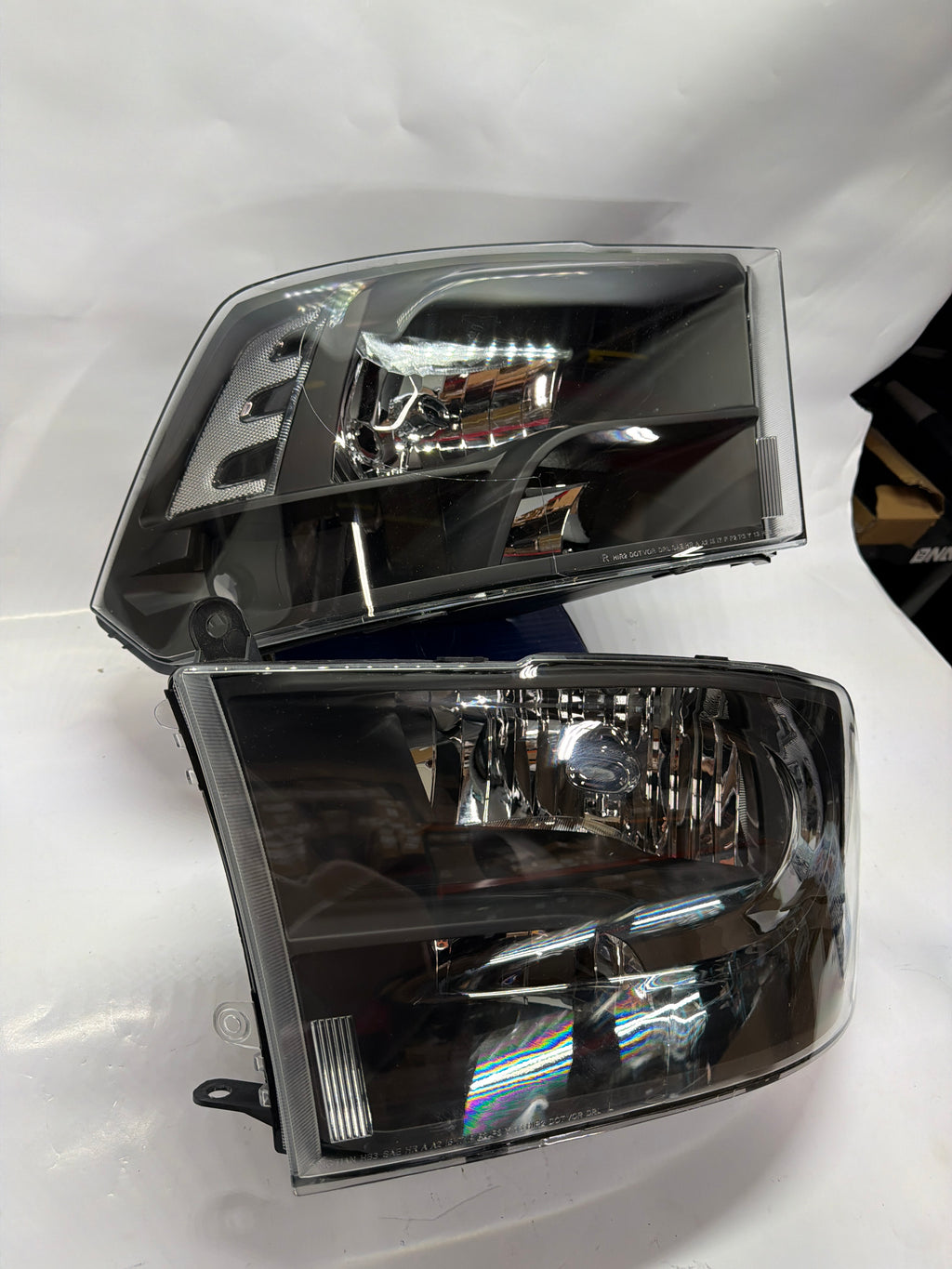 09-17 DODGE RAM 1500 10-17 RAM 2500 3500 BLACK HOUSING AND CLEAR HEADLIGHTS