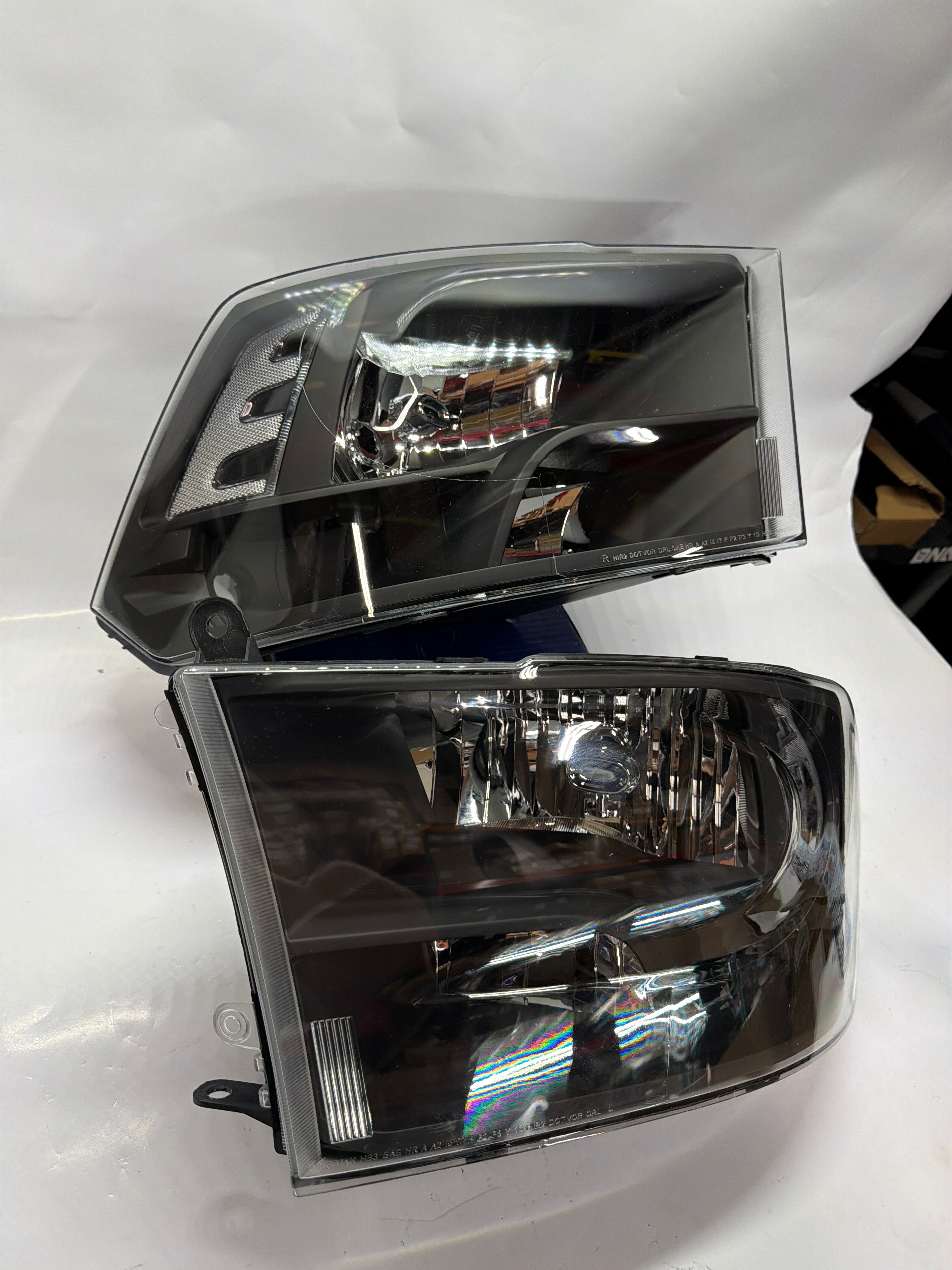 09-17 DODGE RAM 1500 10-17 RAM 2500 3500 BLACK HOUSING AND CLEAR HEADLIGHTS