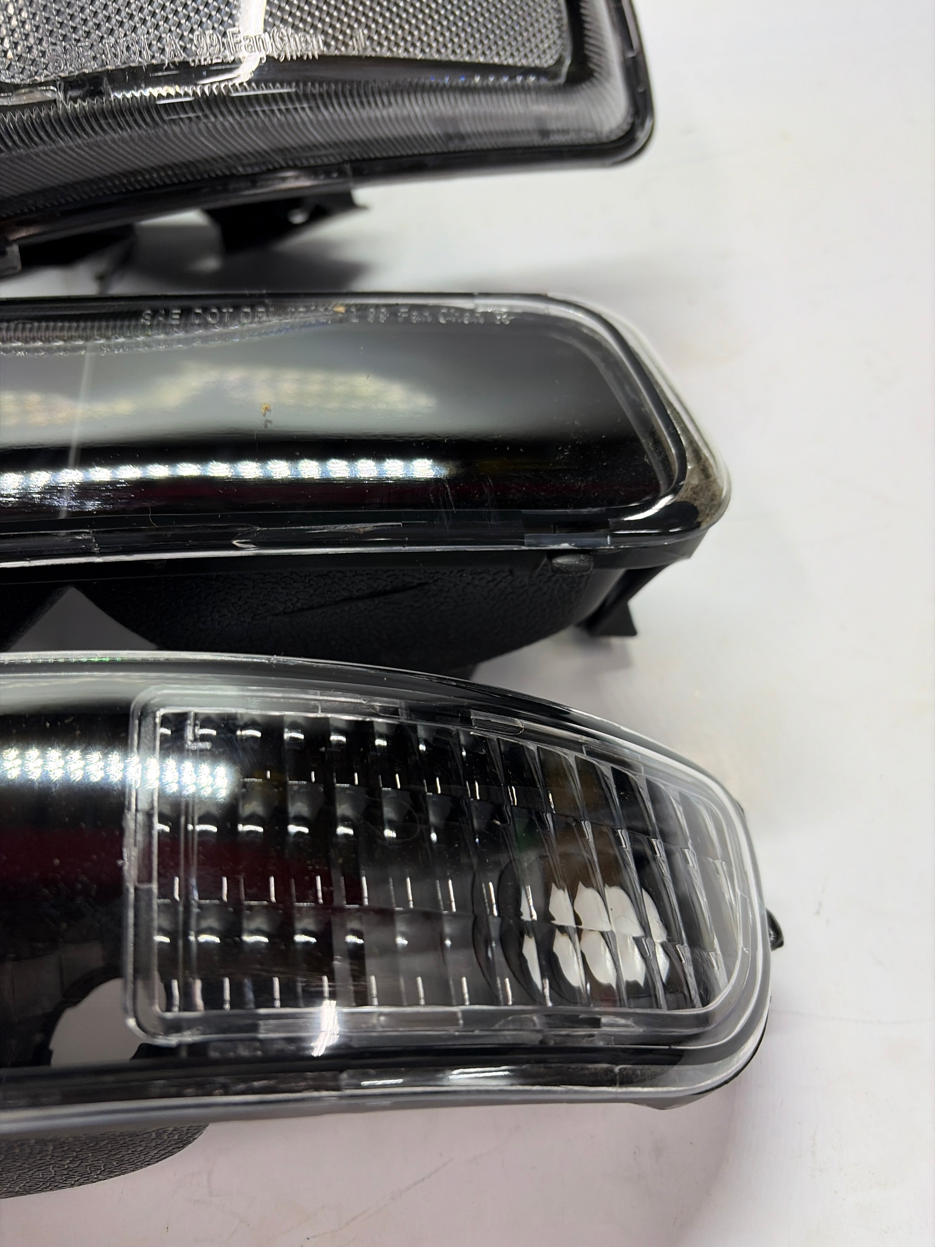 99-06 GMC SIERRA YUKON BLACK HOUSING WITH CLEAR LED