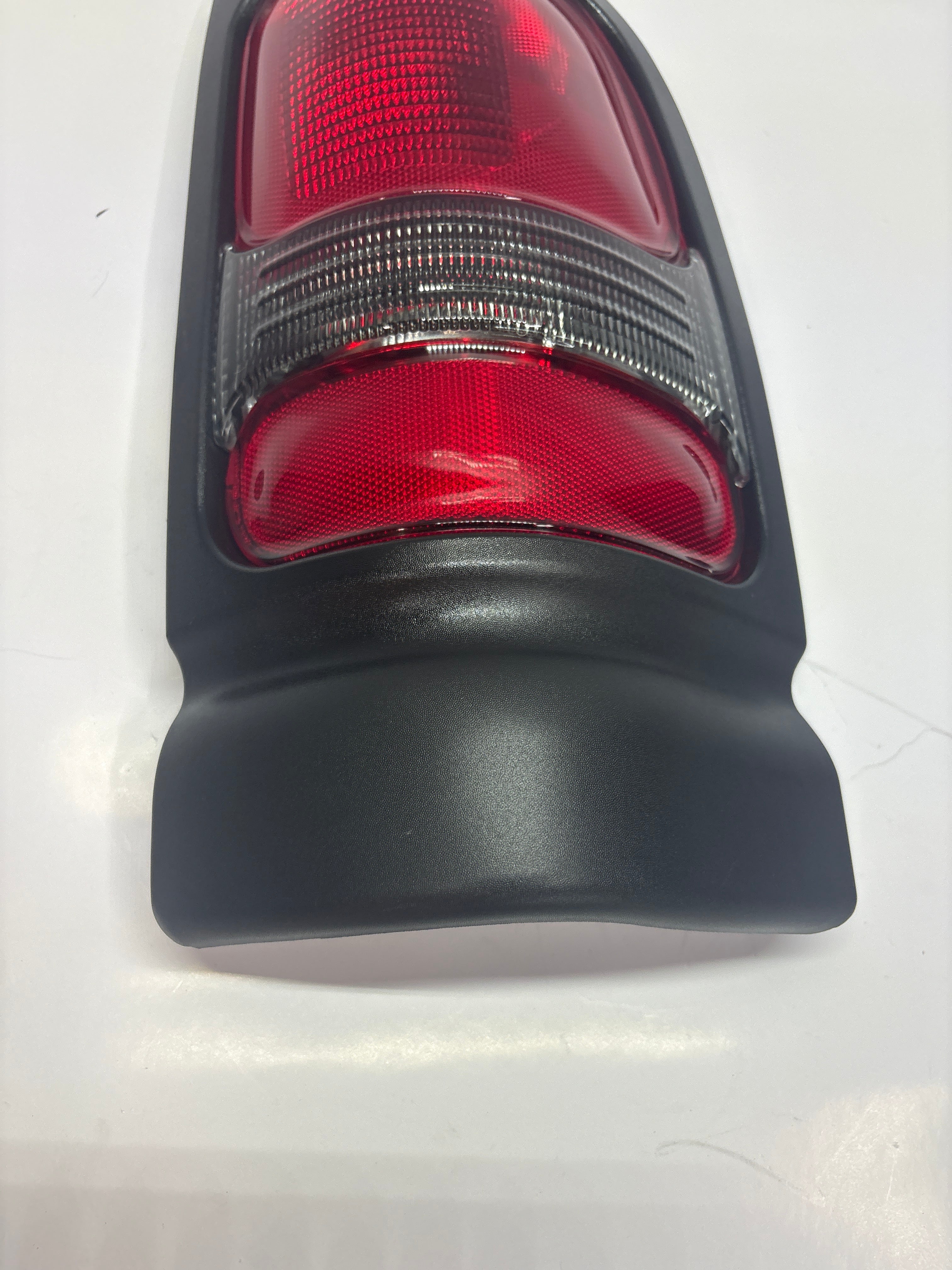 94-01 Dodge Ram 1500 94-02 Dodge Ram 2500 3500 Right Side Taillight OE Style