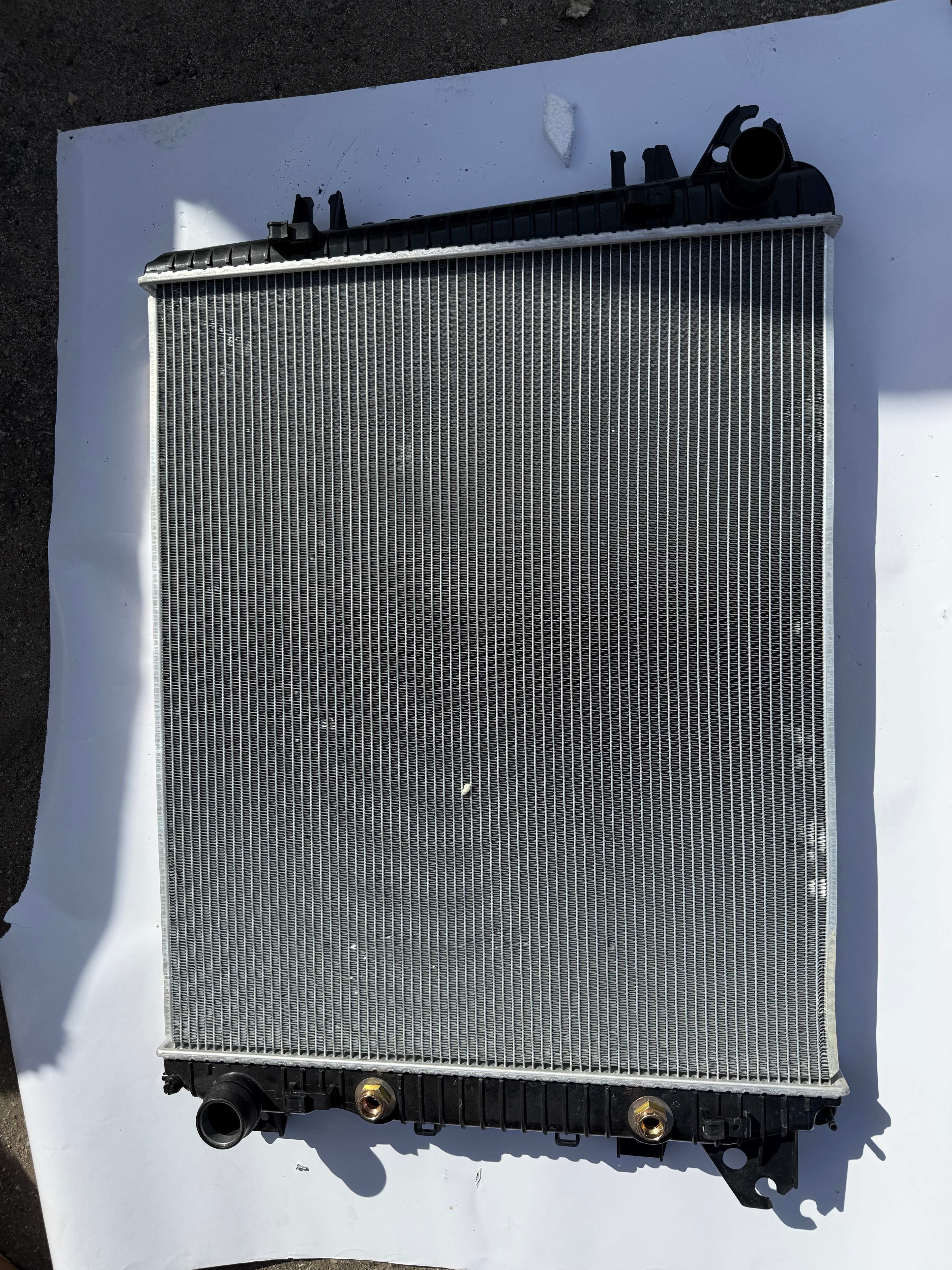 17-19 CHEVROLET SILVERADO / GMC SIERRA 2500 / 3500 6.6L TURBO OE STYLE REPLACEMENT RADIATOR