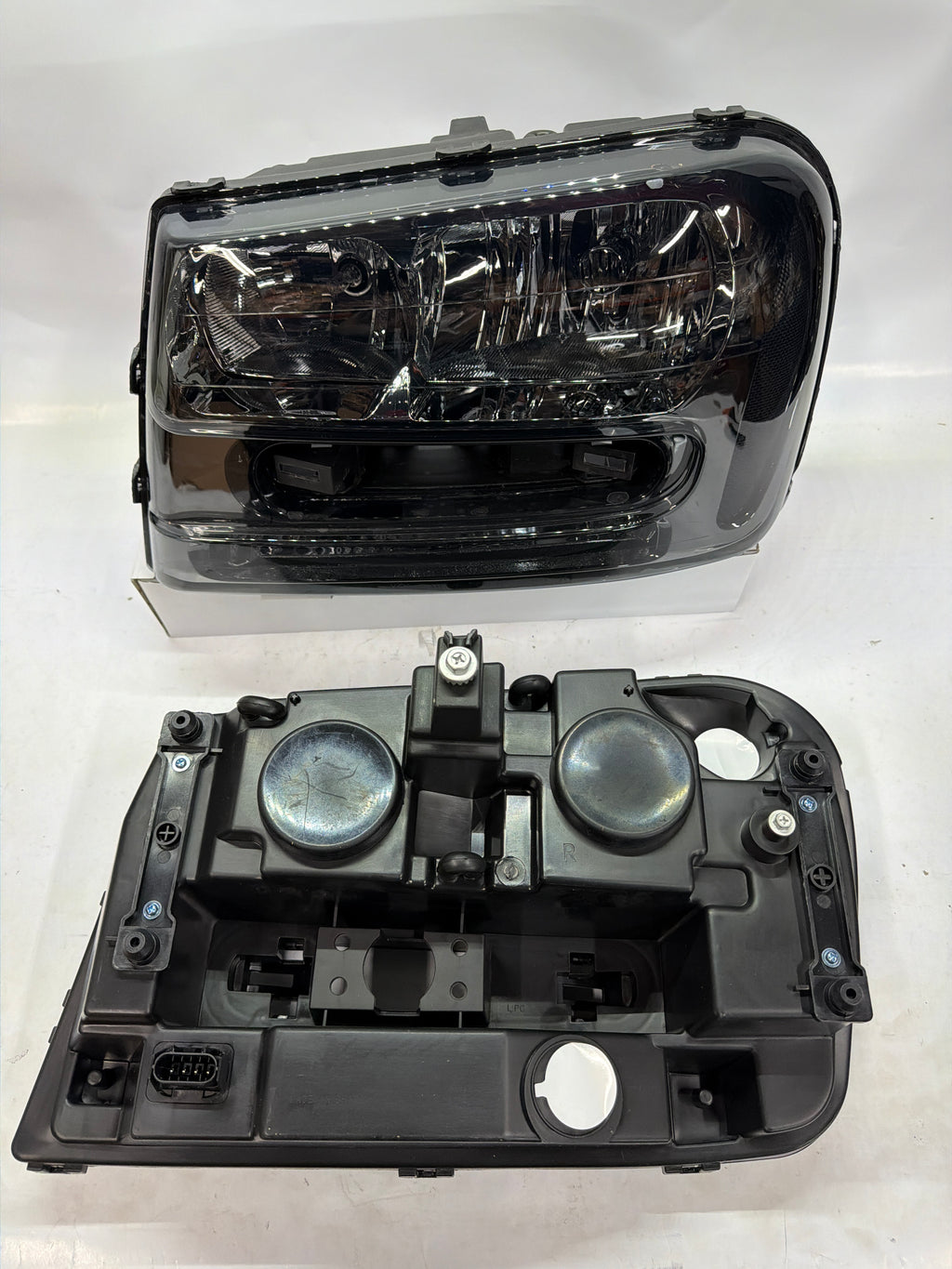 02-09 CHEVY TRAILBLAZER HEADLIGHT ASSEMBLY DRIVER AND PASSENGER SIDE SMOKED CLEAR