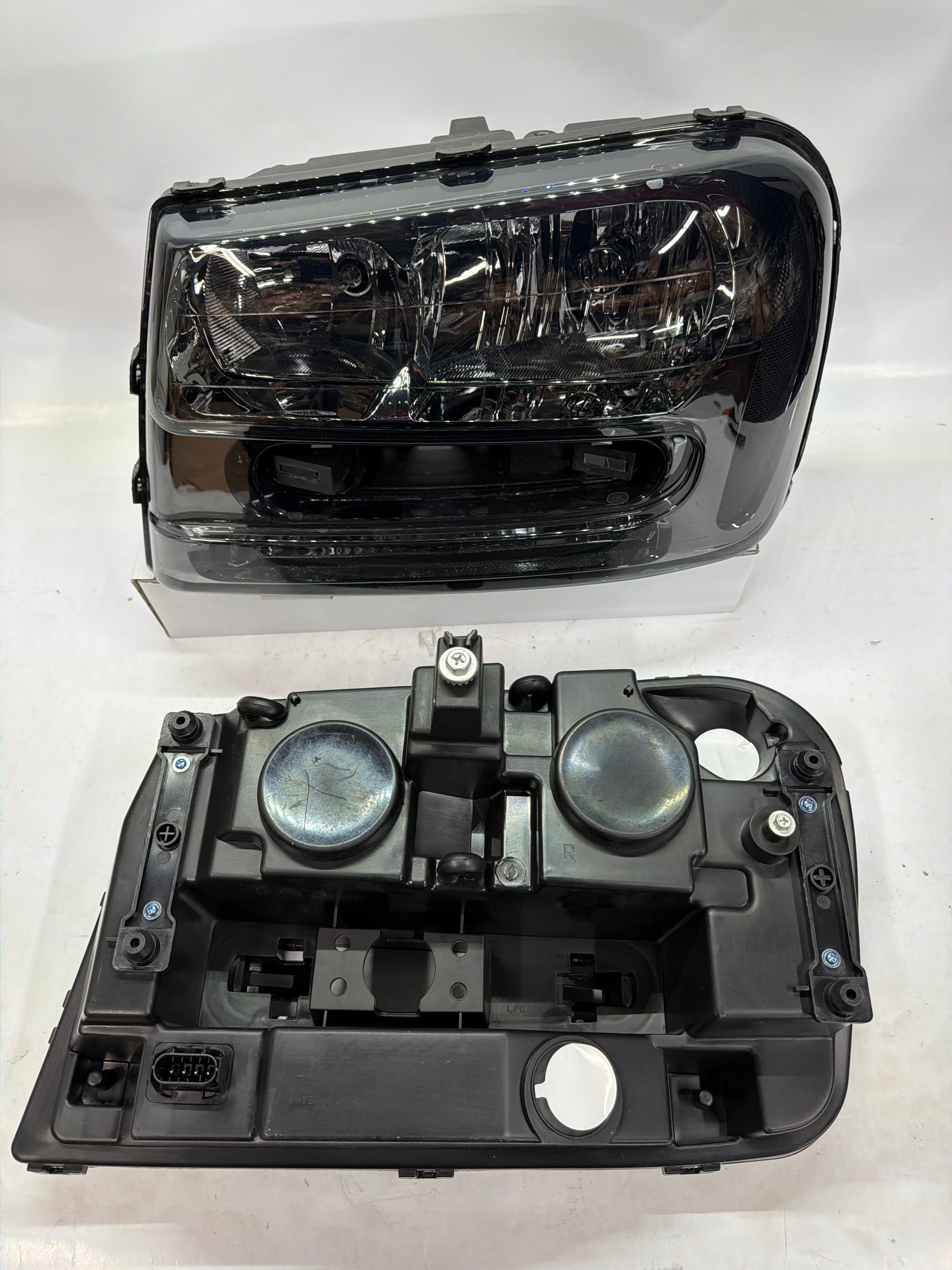 02-09 CHEVY TRAILBLAZER HEADLIGHT ASSEMBLY DRIVER AND PASSENGER SIDE SMOKED CLEAR