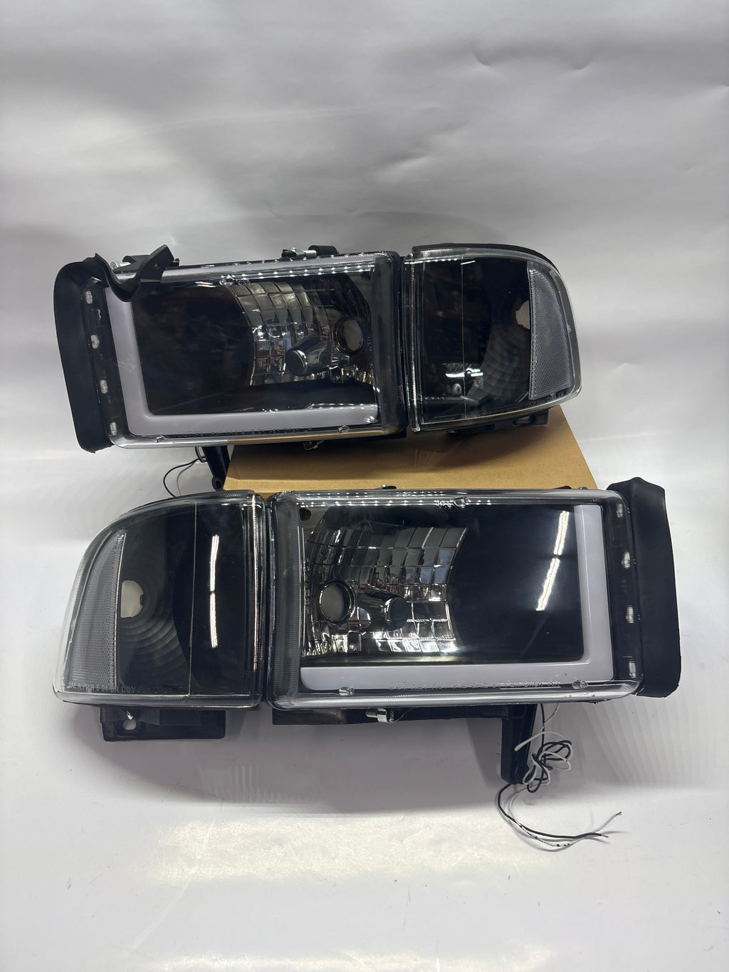 94-01 Dodge Ram 1500 94-02 Dodge Ram 2500 Black Clear LED Headlights 4pcs