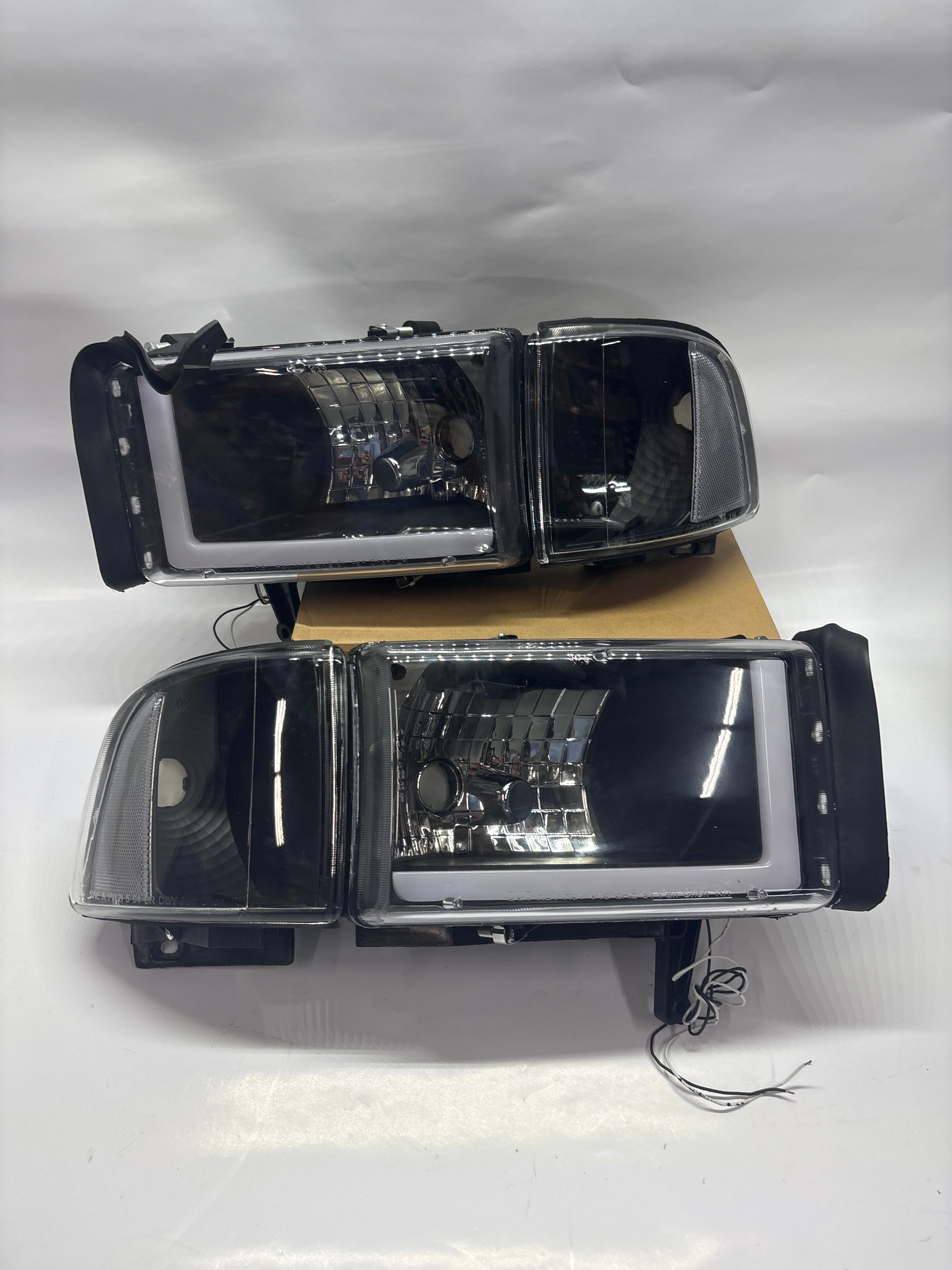 94-01 Dodge Ram 1500 94-02 Dodge Ram 2500 Black Clear LED Headlights 4pcs