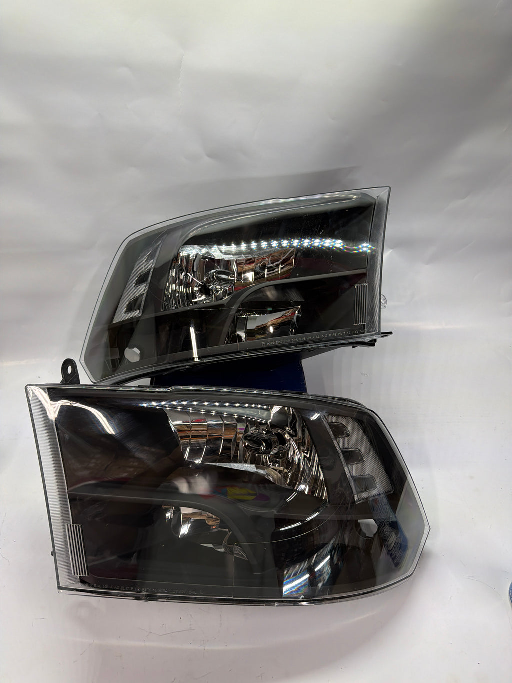 09-17 DODGE RAM 1500 10-17 RAM 2500 3500 BLACK HOUSING AND CLEAR HEADLIGHTS