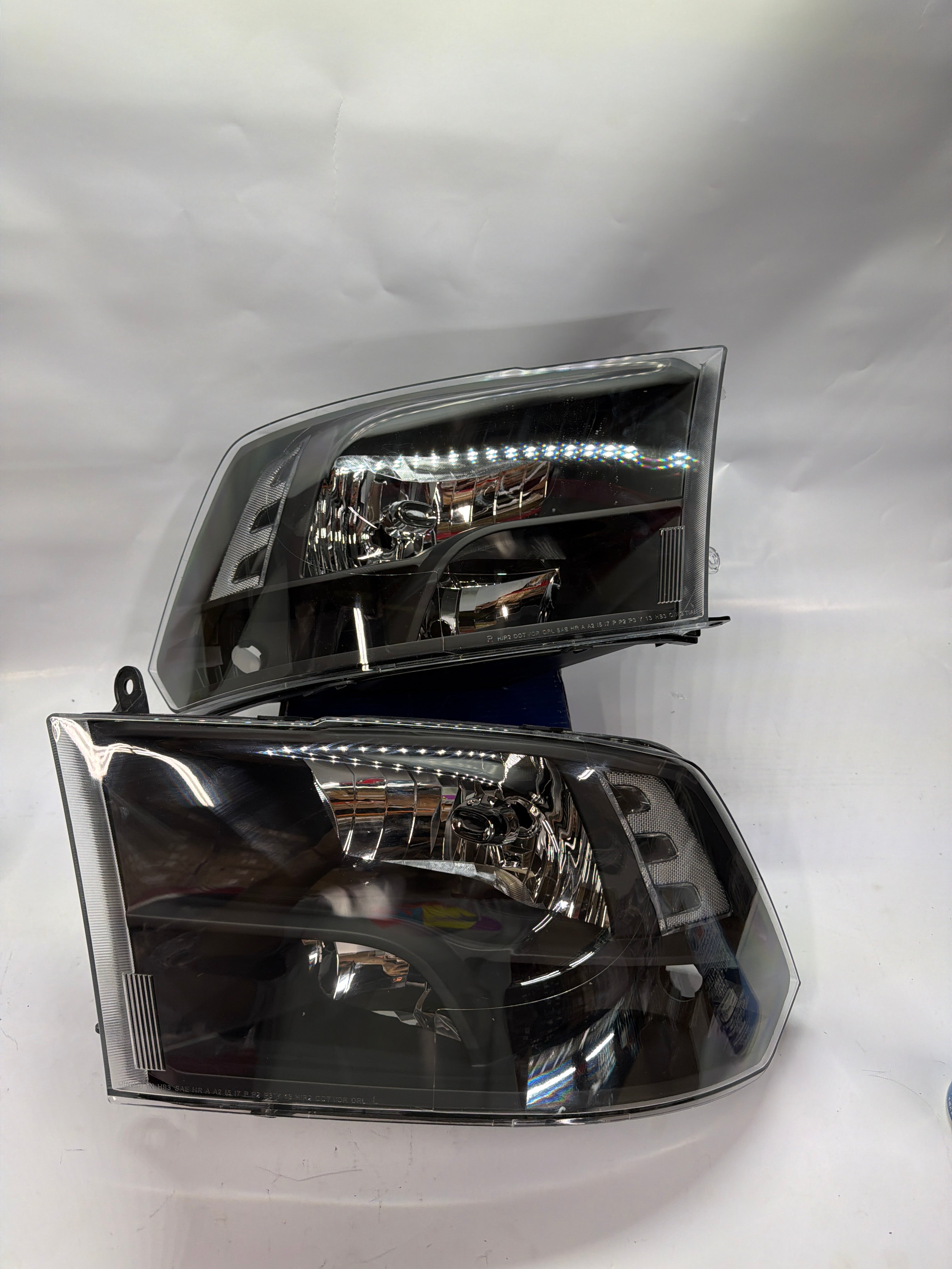 09-17 DODGE RAM 1500 10-17 RAM 2500 3500 BLACK HOUSING AND CLEAR HEADLIGHTS