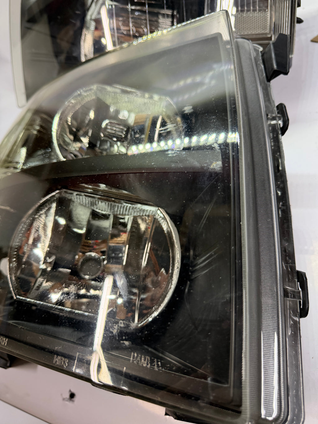 AS IS 07-13 CHEVY SILVERADO BLACK CLEAR HEADLIGHTS