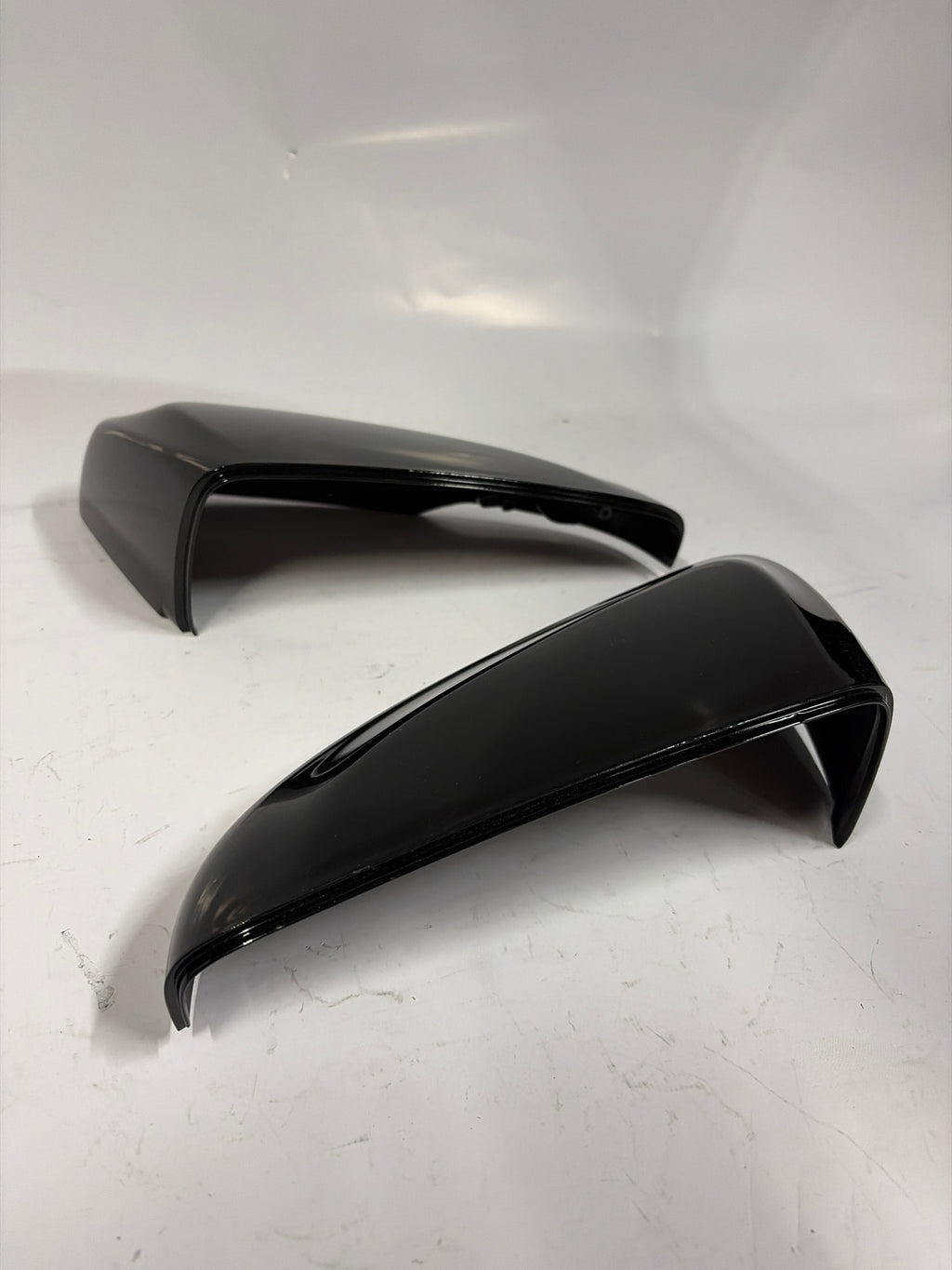 84809699k + 84809698k 21-25 CADILLAC CT4 LRFT AND RIGHT MIRROR COVERS