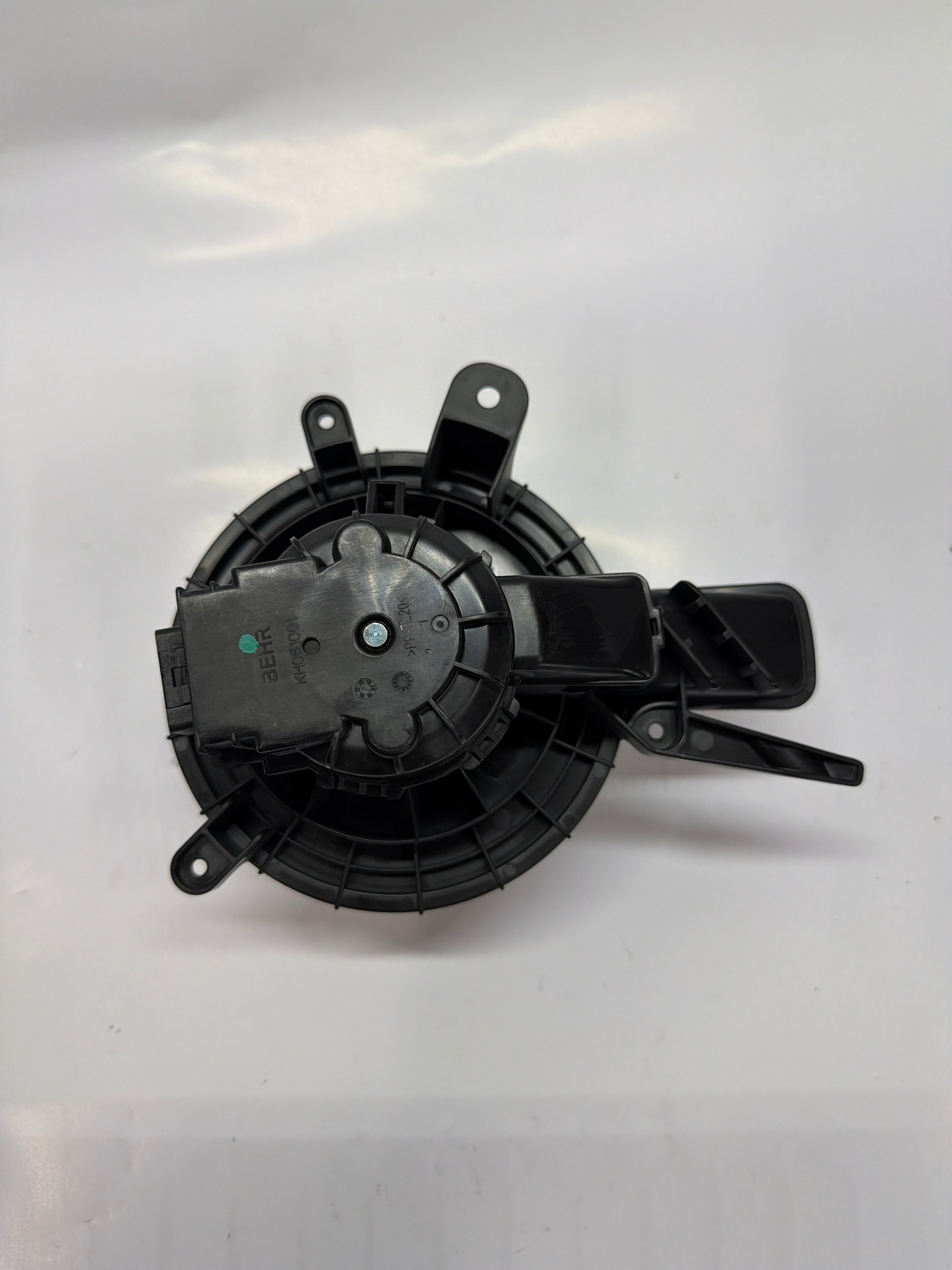 84156077 15-81781 GM Motor Assembly Auxiliary Blower Yukon Tahoe Acadia