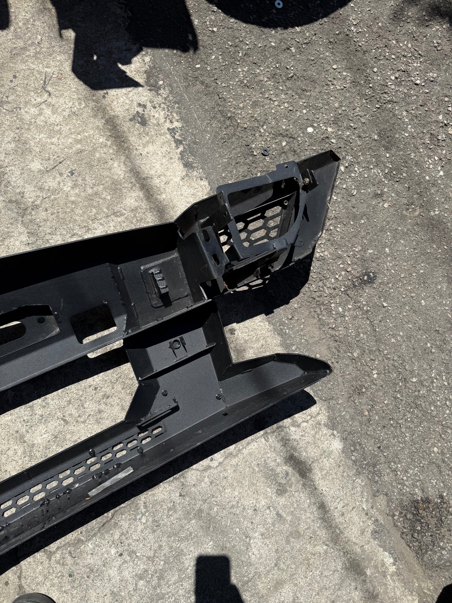 #98 Front 2pc bumper for 2019 Chevrolet Silverado GMC sierra 1500 black as is