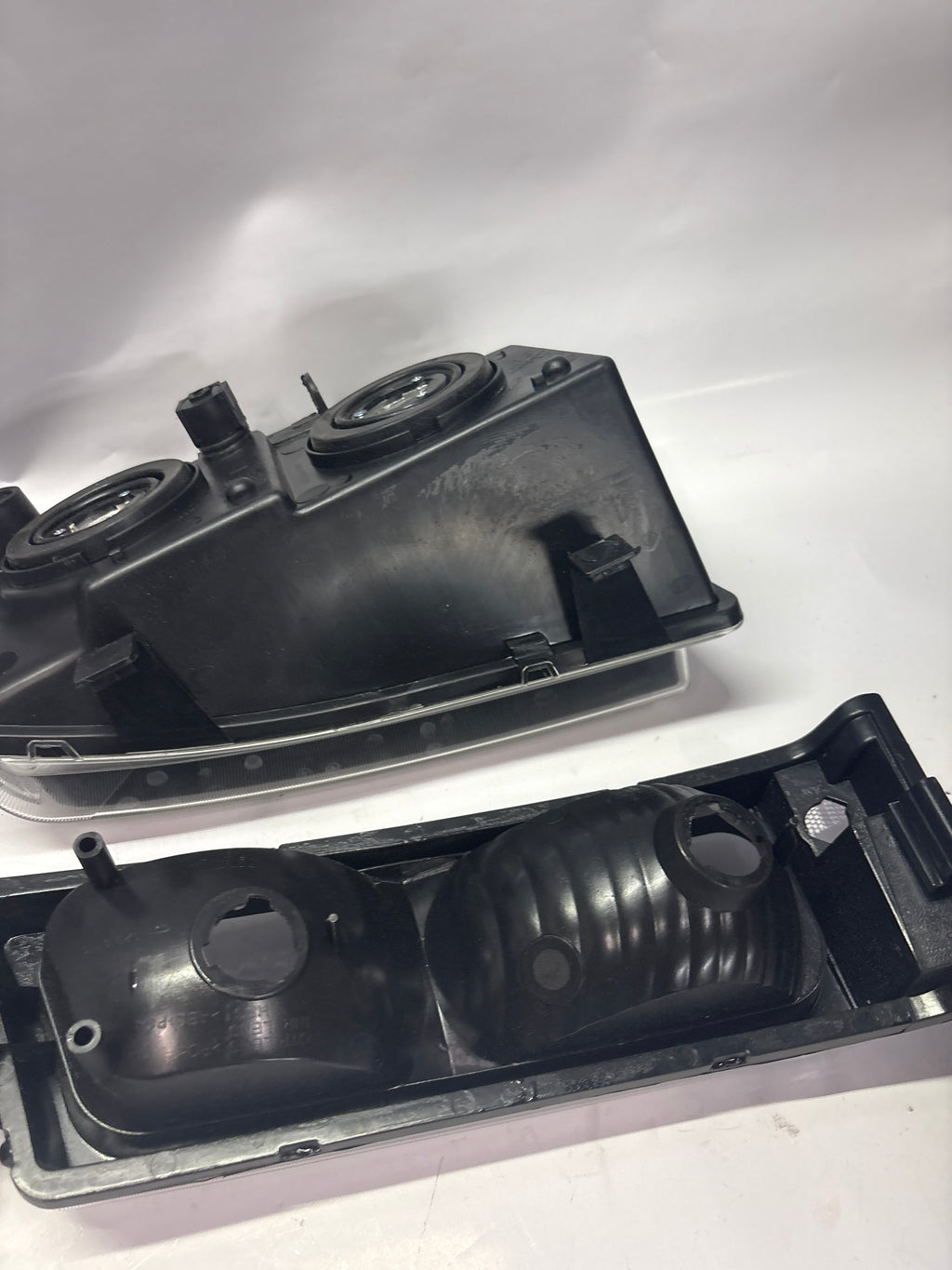 Open Box HL-OH-CS03-4P-BK-CL1 03-06 Chevy Silverado Black Clear Headlights
