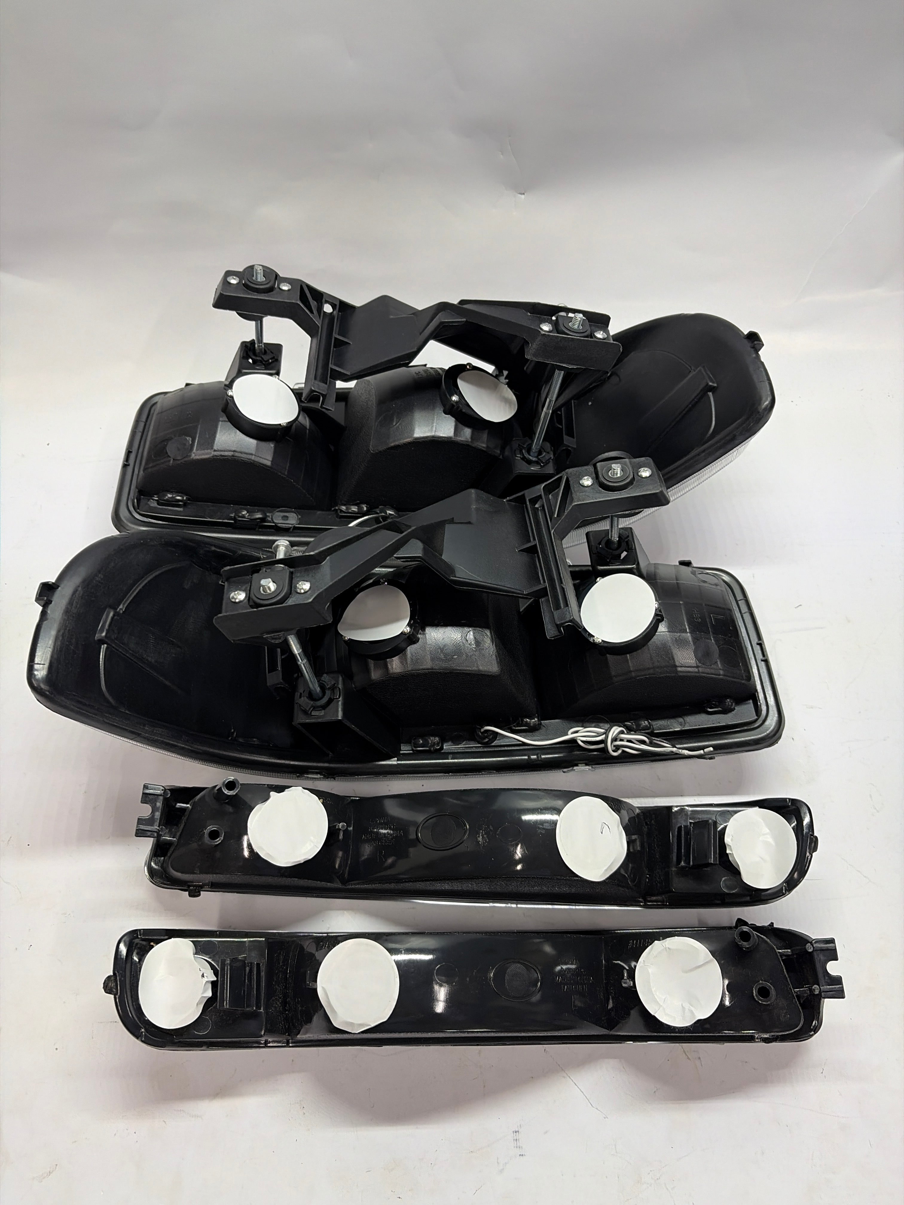 99-06 GMC SIERRA YUKON BLACK HOUSING WITH CLEAR LED
