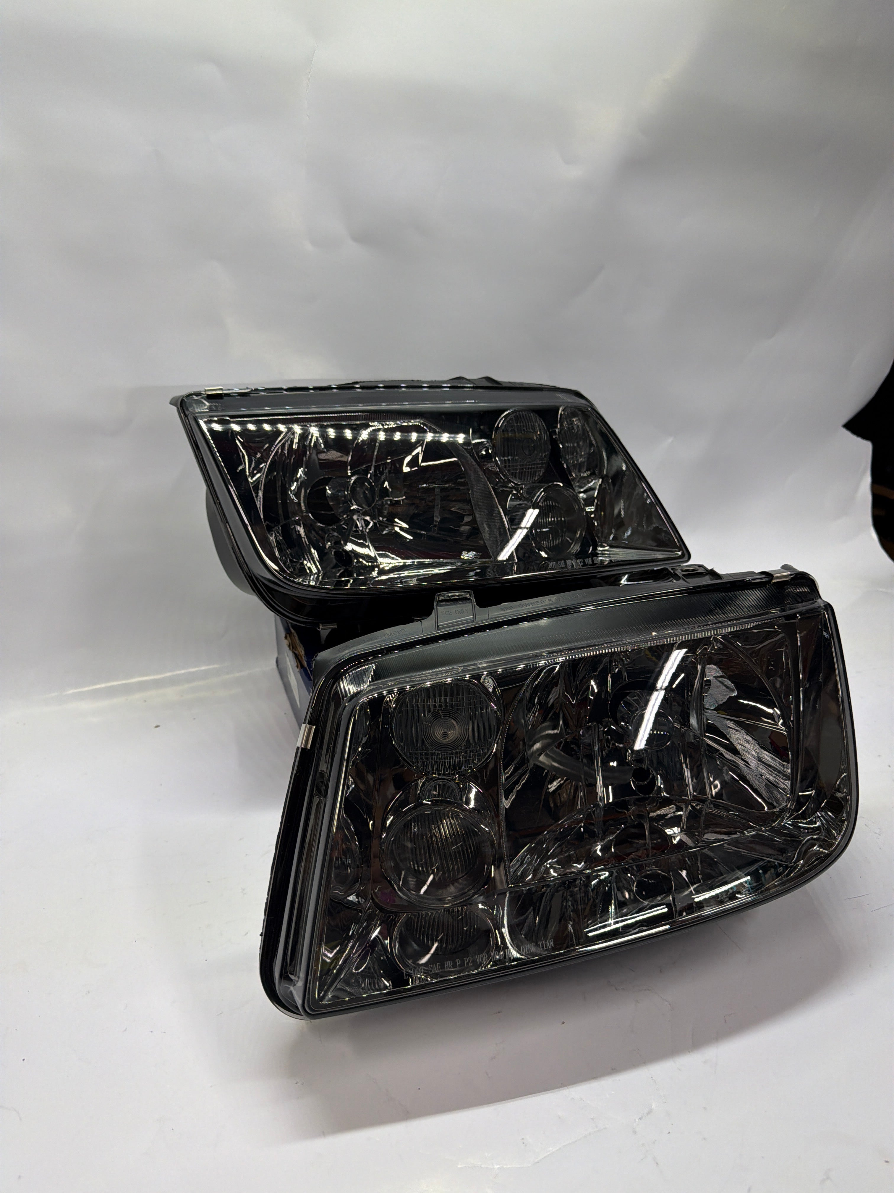 99-05 VOLKSWAGEN JETTA SMOKED HEADLIGHTS