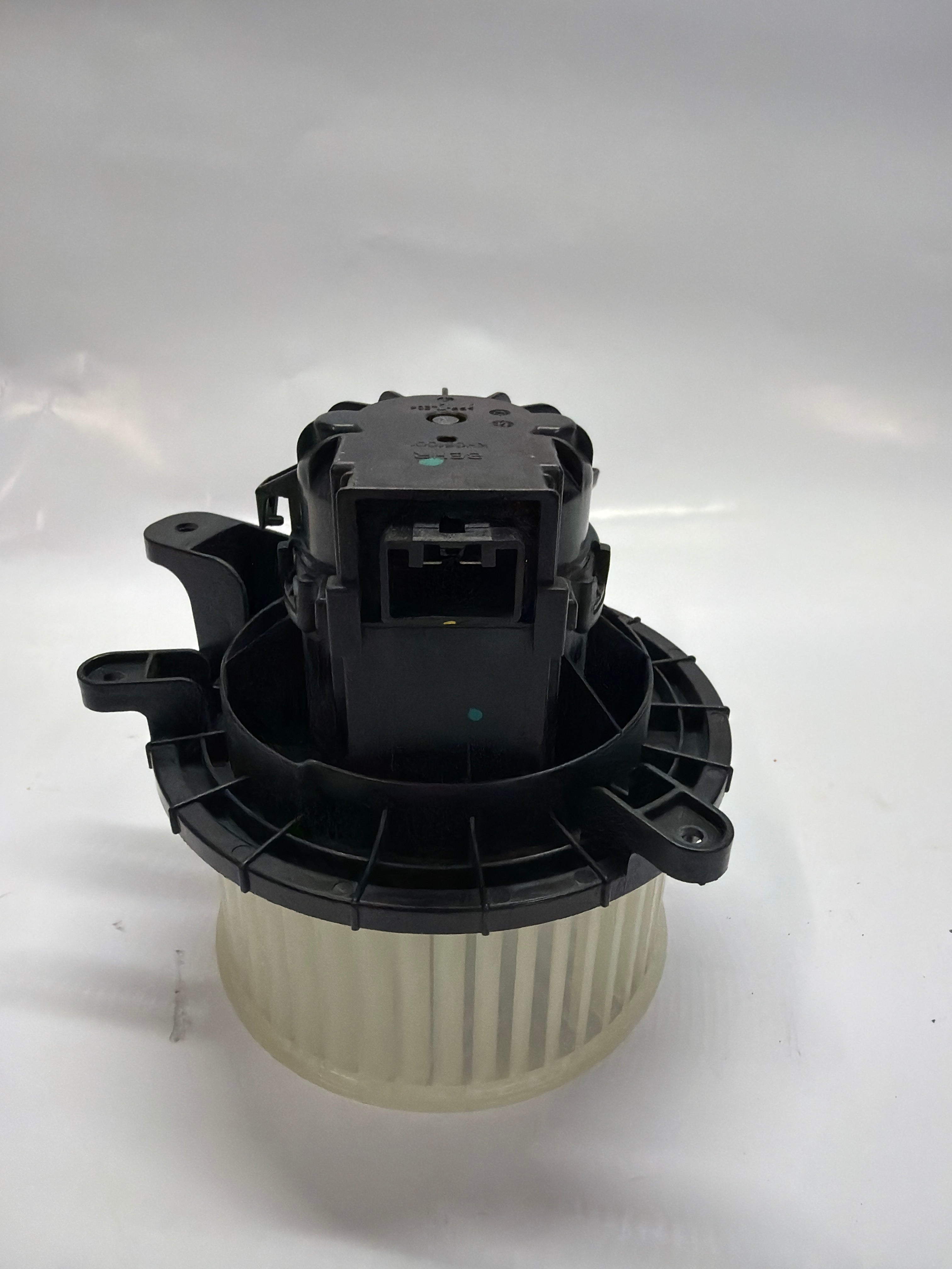 84156077 15-81781 GM Motor Assembly Auxiliary Blower Yukon Tahoe Acadia