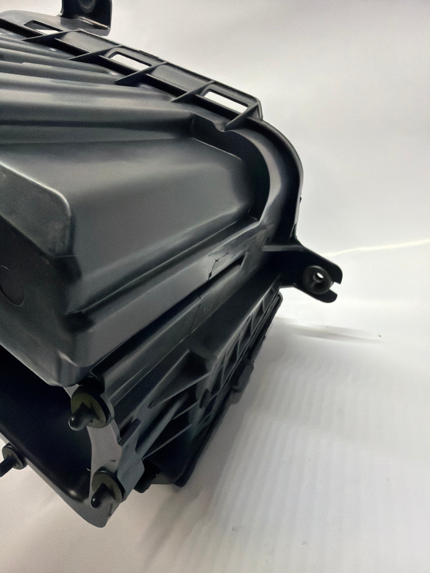 19201285 NEW OEM GM Engine Intake Air Cleaner Assembly 19201285 Deville Seville 98-03