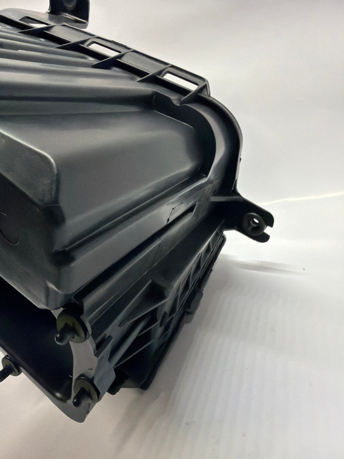 19201285 NEW OEM GM Engine Intake Air Cleaner Assembly CADILLAC Deville Seville 98-03